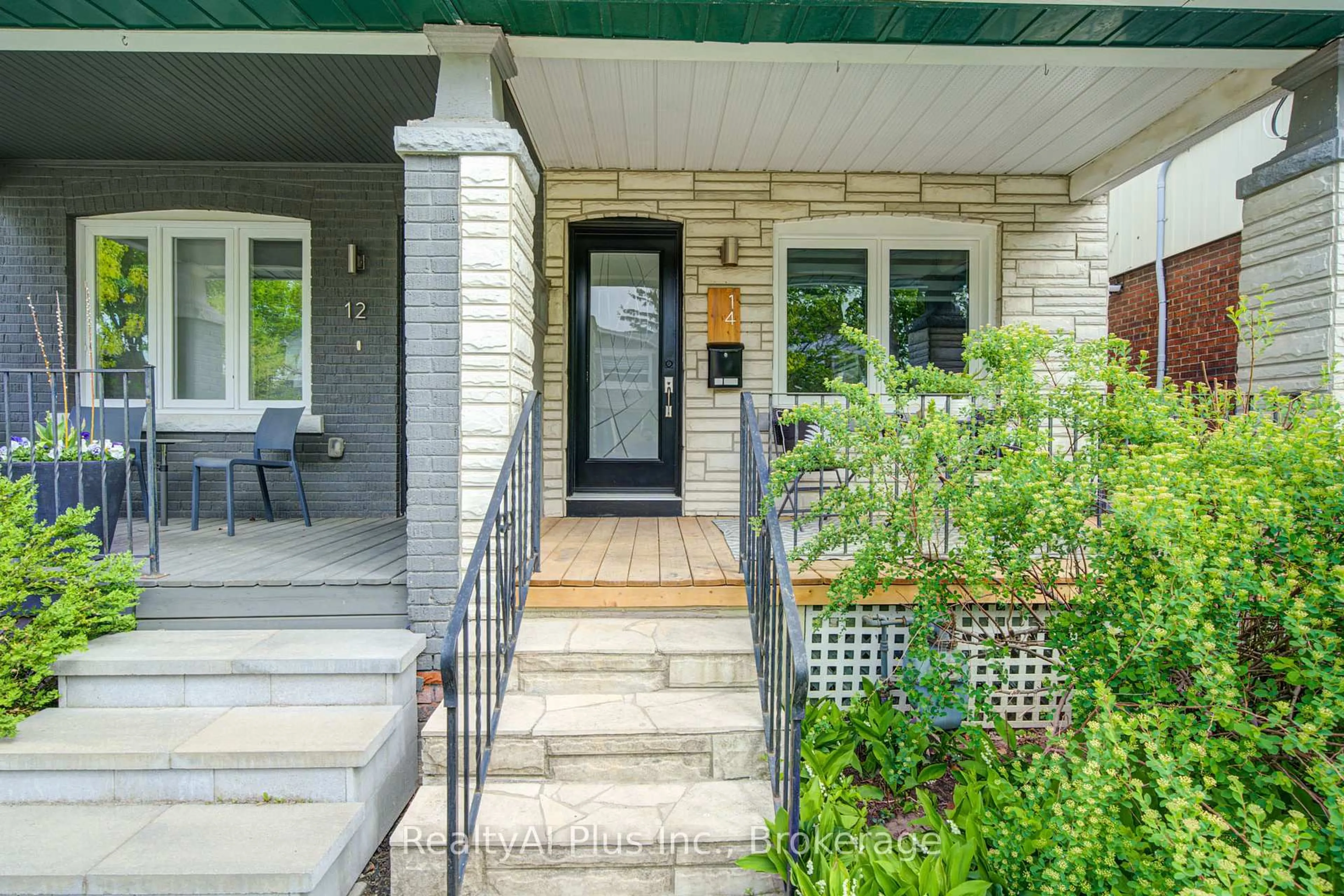Indoor entryway for 14 Athletic Ave, Toronto Ontario M4L 1W6