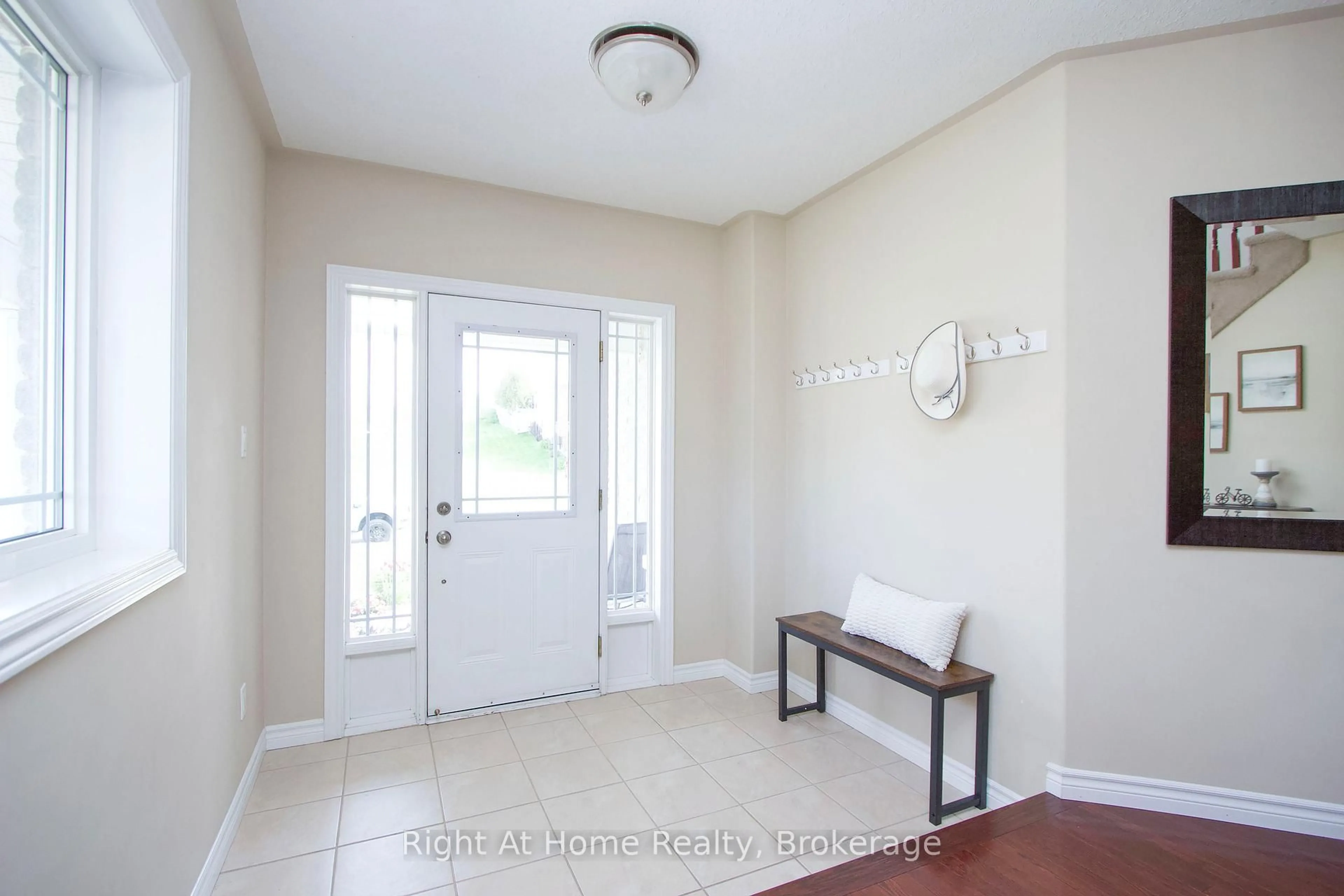 Indoor entryway for 2 Cousins St, Clarington Ontario L1E 3K4