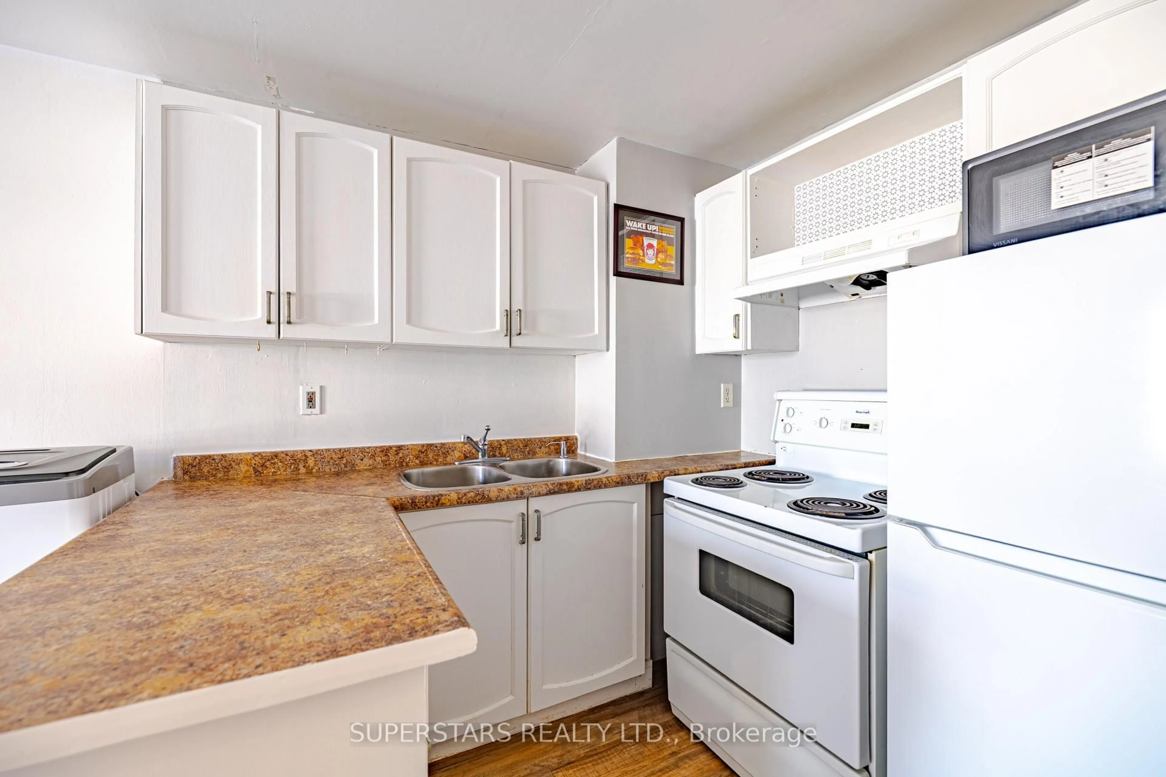 Standard kitchen, unknown for 165 1/2 Olive Ave, Oshawa Ontario L1H 2P1