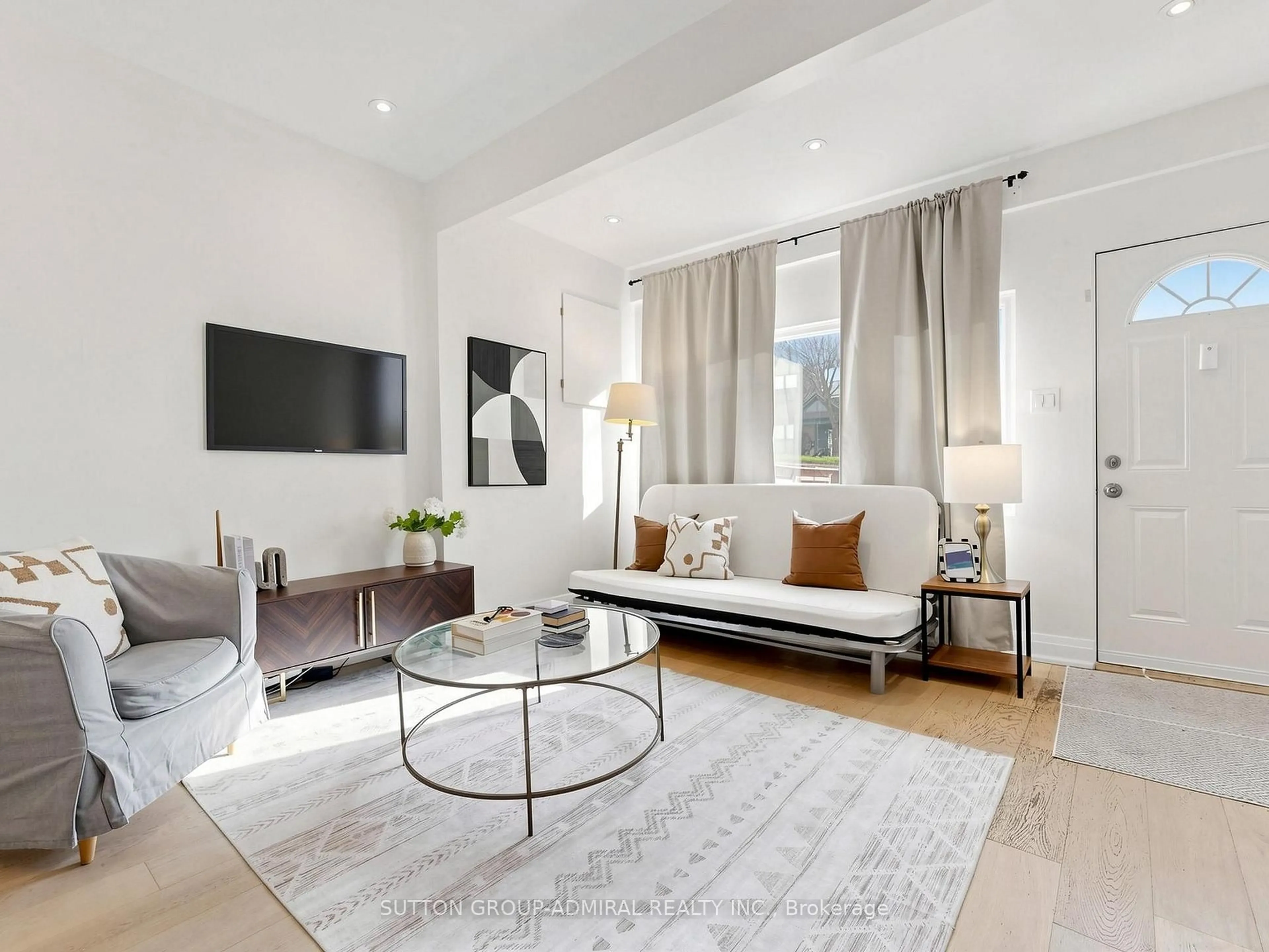 Living room with furniture, unknown for 275 Victoria Park Ave, Toronto Ontario M4E 3S6