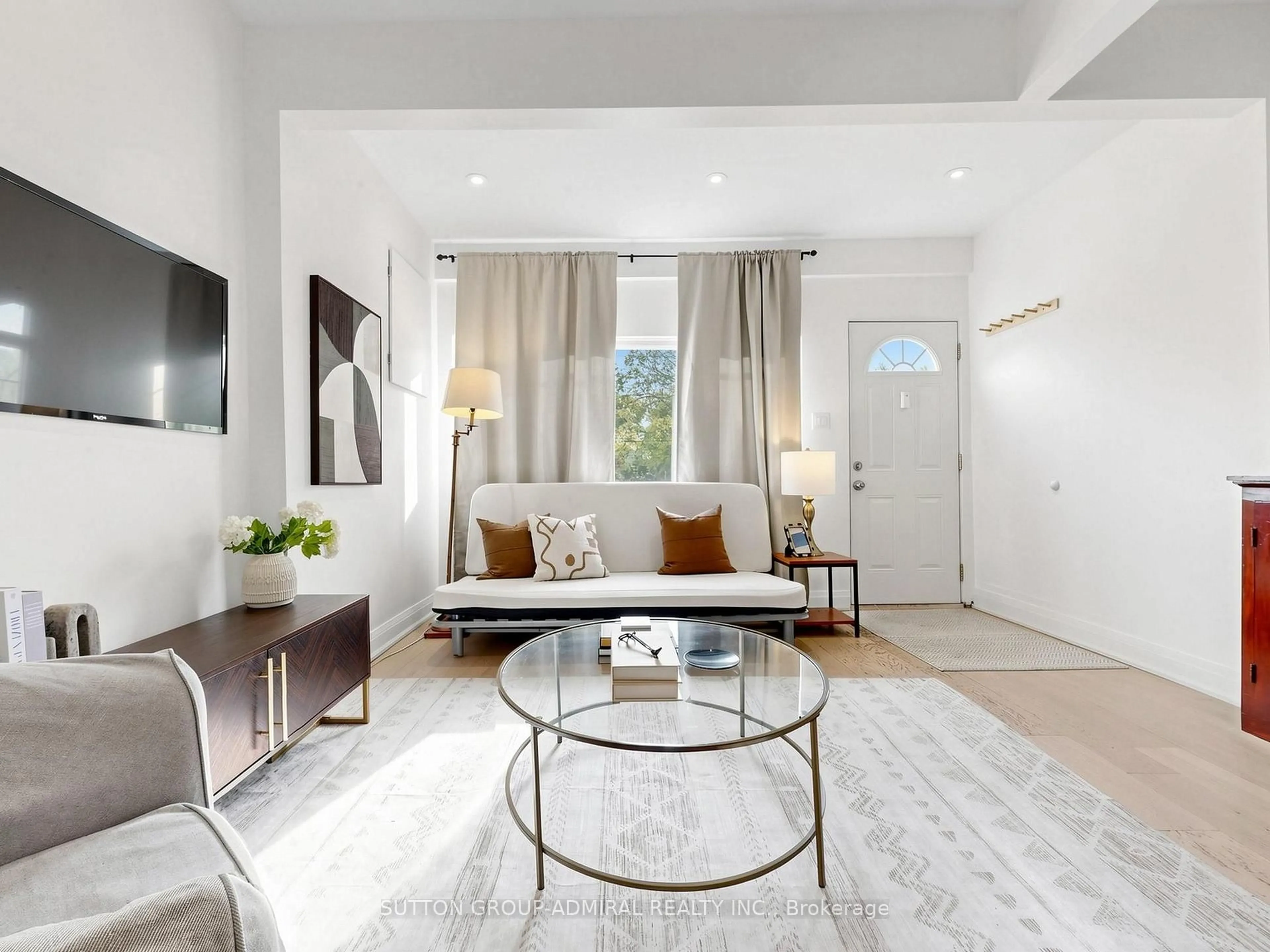 Living room with furniture, unknown for 275 Victoria Park Ave, Toronto Ontario M4E 3S6