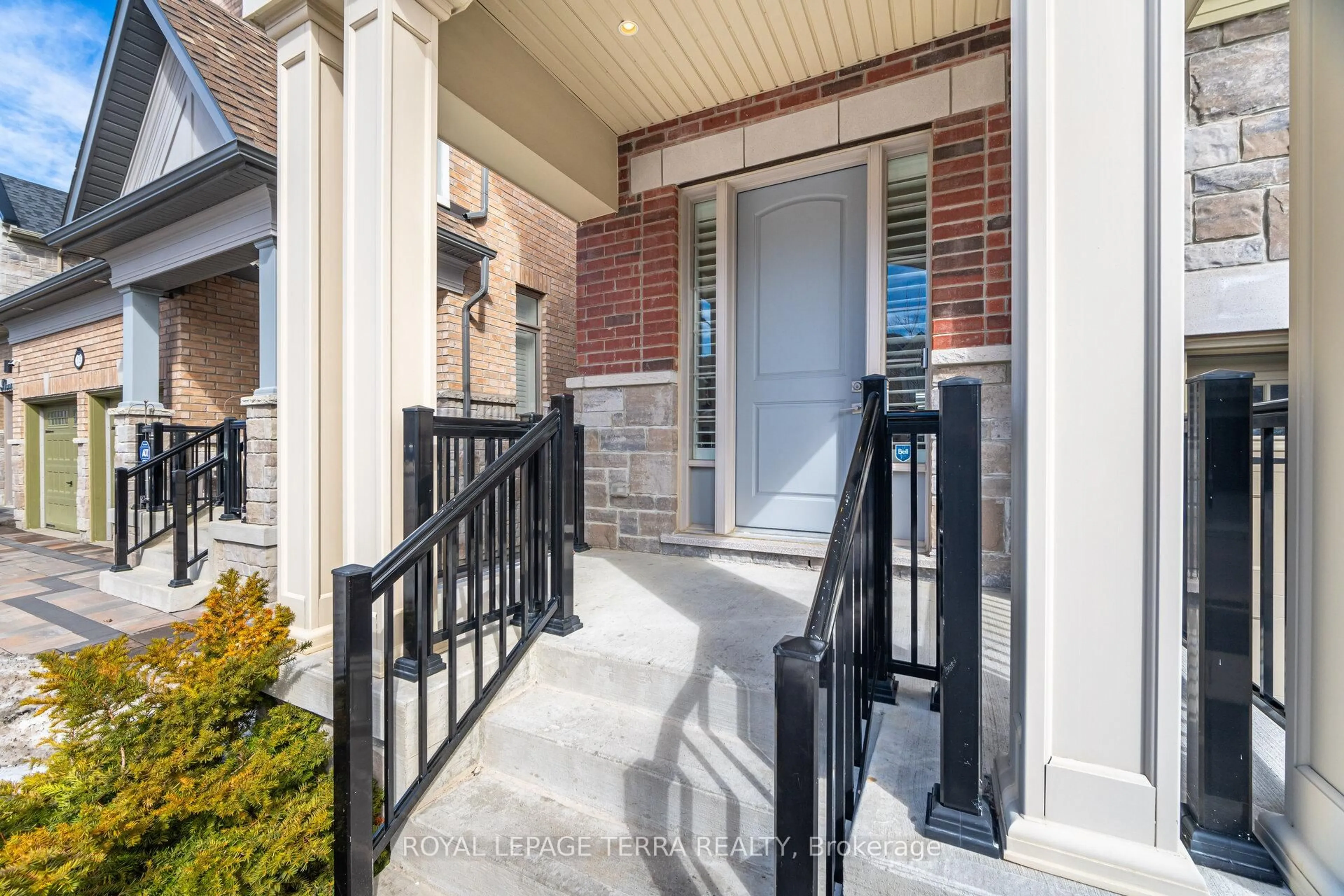 Unknown for 11 Lockton St, Whitby Ontario L1P 0E1