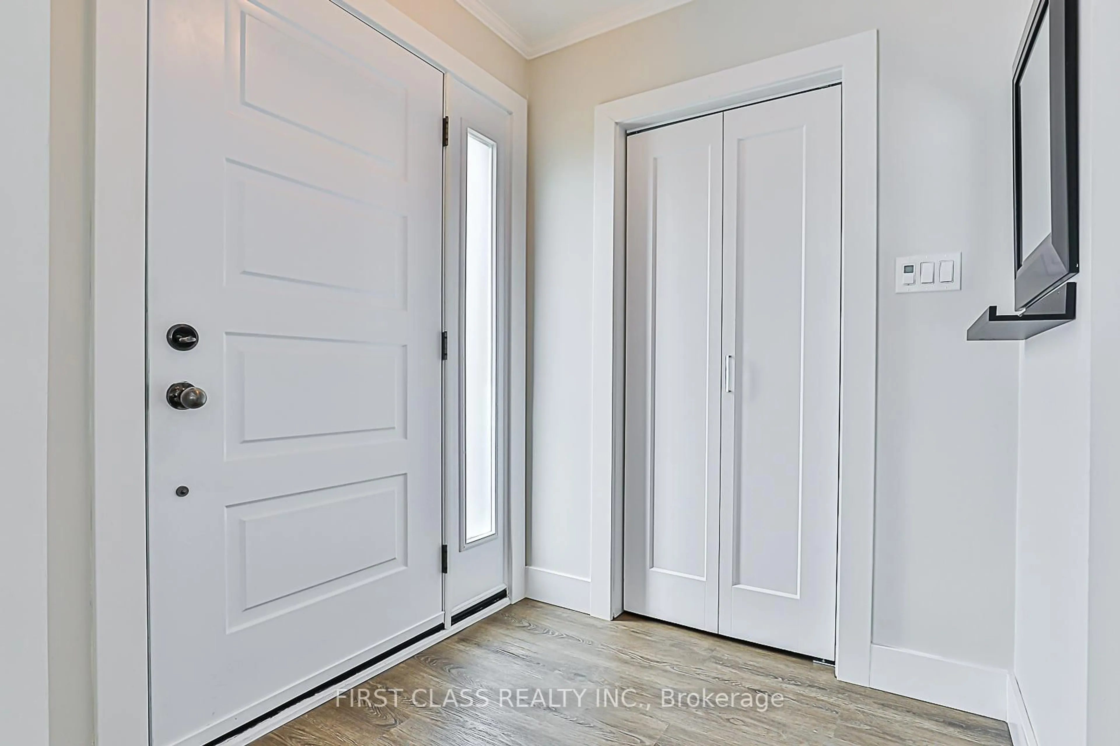 Indoor entryway for 24 Fintona Ave, Toronto Ontario M1E 1V3
