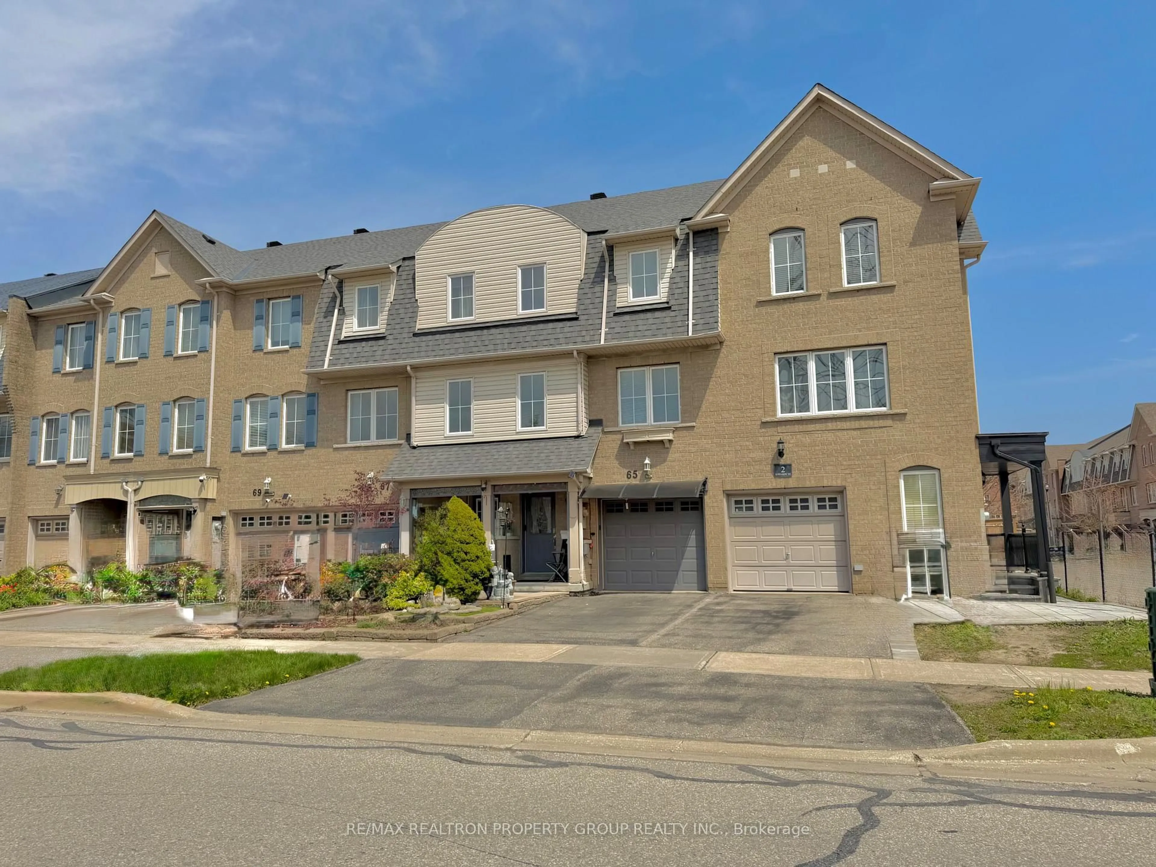 A pic from outside/outdoor area/front of a property/back of a property/a pic from drone, street for 65 Mike Myers Dr, Toronto Ontario M1P 5G4