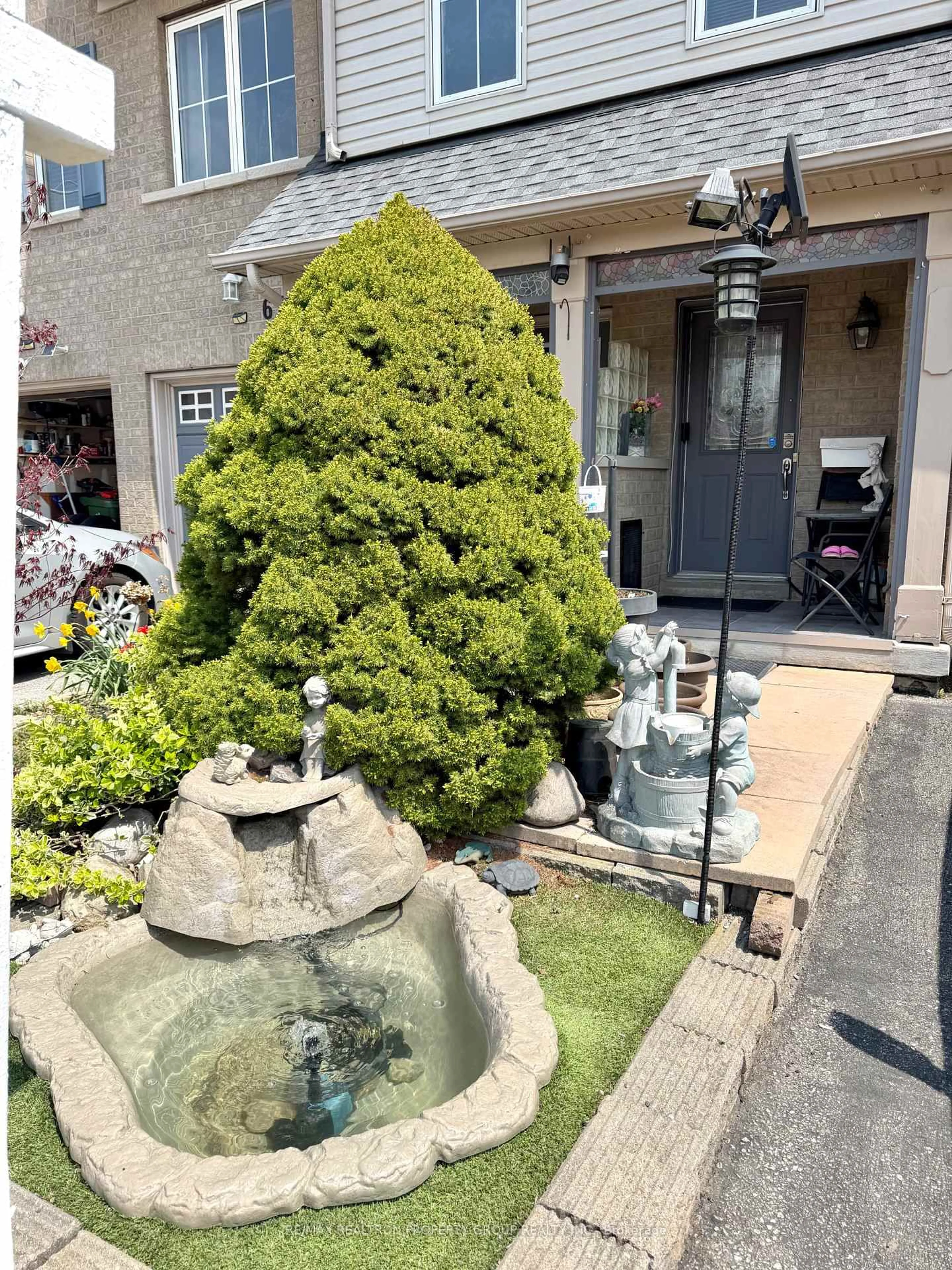 Unknown for 65 Mike Myers Dr, Toronto Ontario M1P 5G4