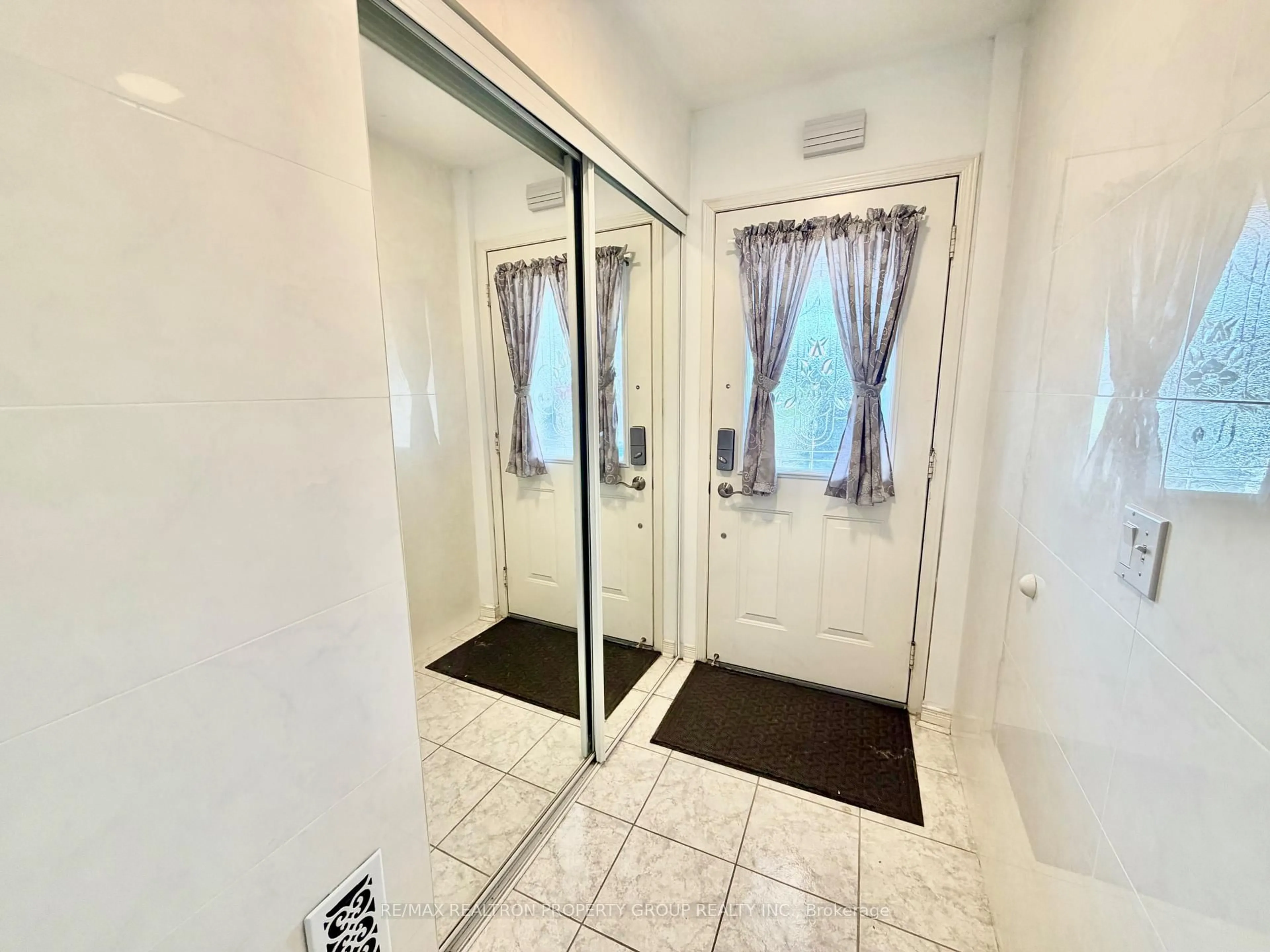 Unknown for 65 Mike Myers Dr, Toronto Ontario M1P 5G4