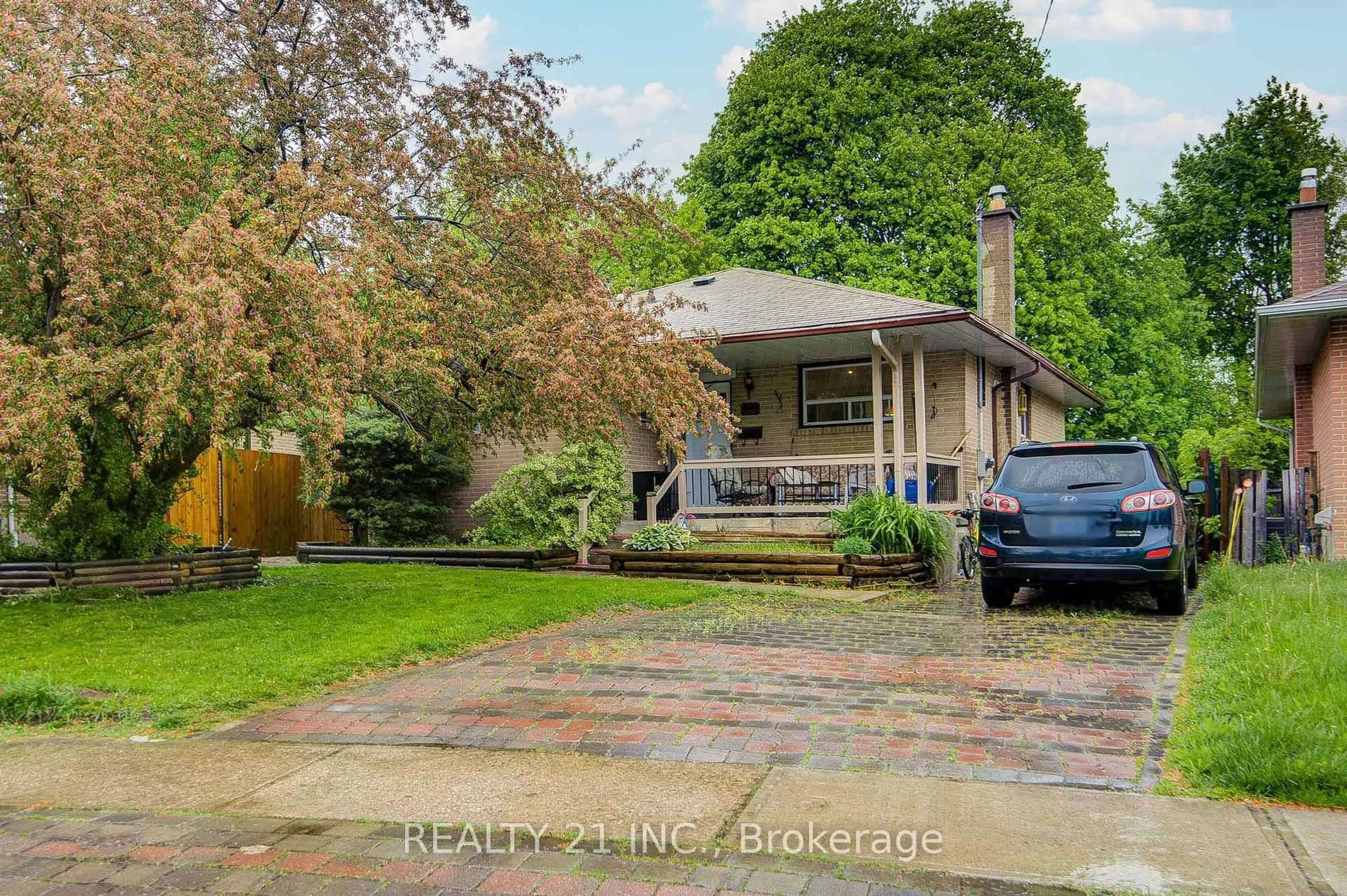 A pic from outside/outdoor area/front of a property/back of a property/a pic from drone, street for 44 Sundance Cres, Toronto Ontario M1G 2M2