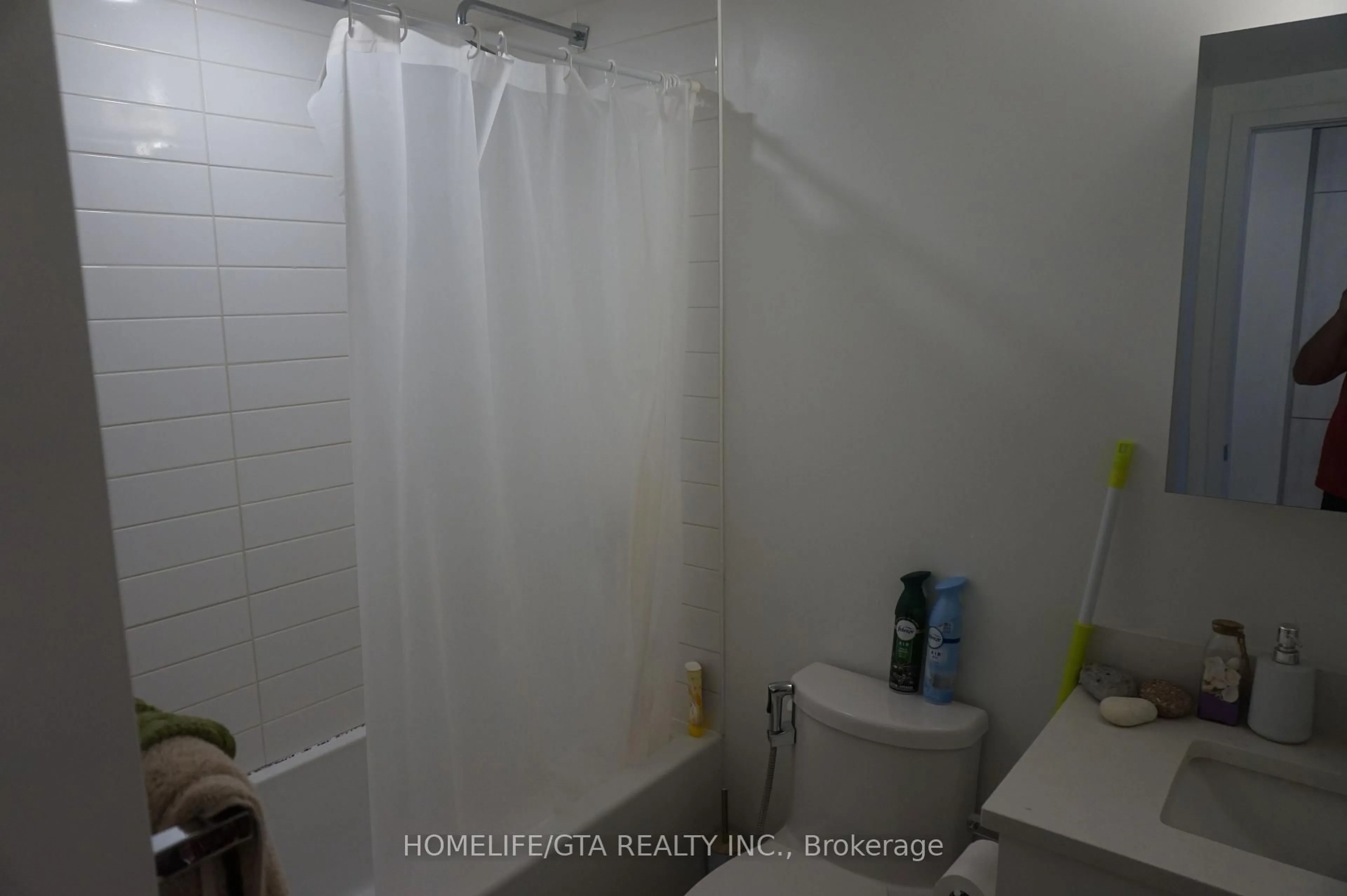 A pic of a room for 2033 Kennedy Rd #2210, Toronto Ontario M1T 0B9