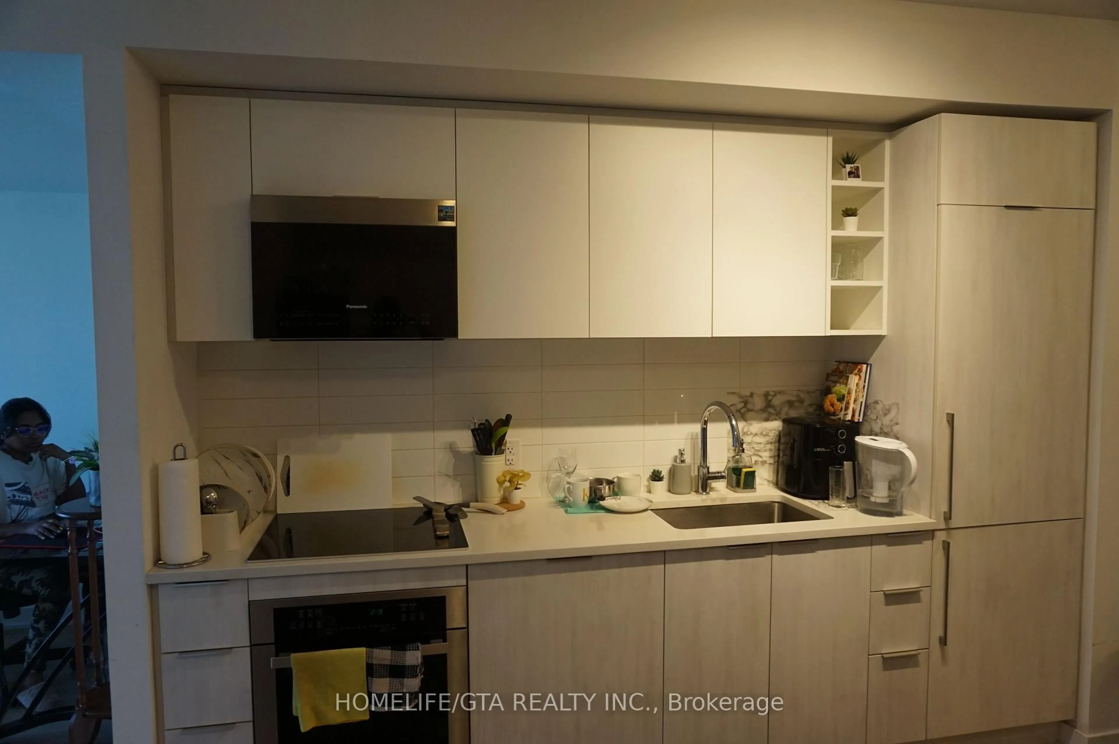 Standard kitchen, wood/laminate floor for 2033 Kennedy Rd #2210, Toronto Ontario M1T 0B9