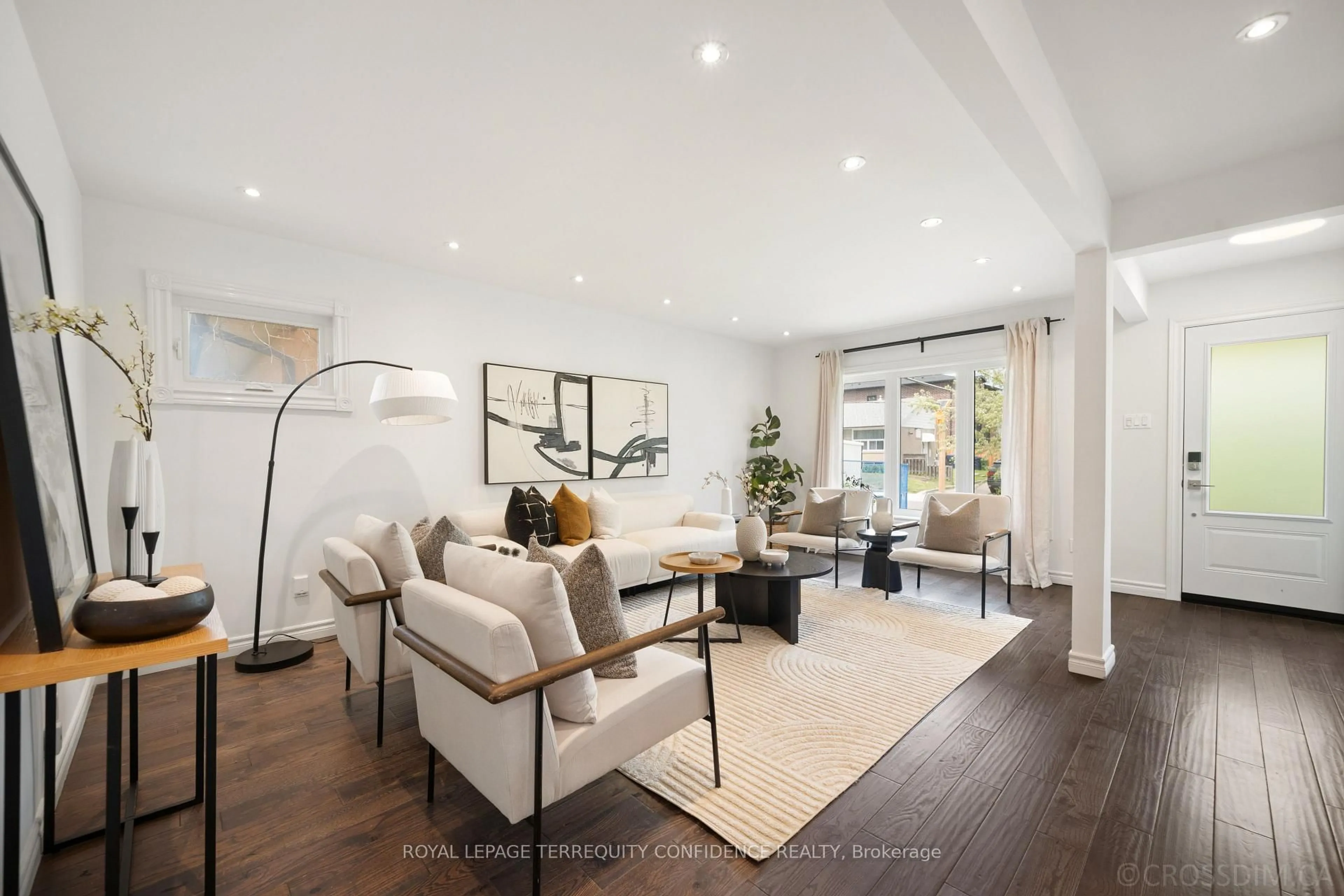 Living room with furniture, unknown for 71 Pachino Blvd, Toronto Ontario M1R 4J8