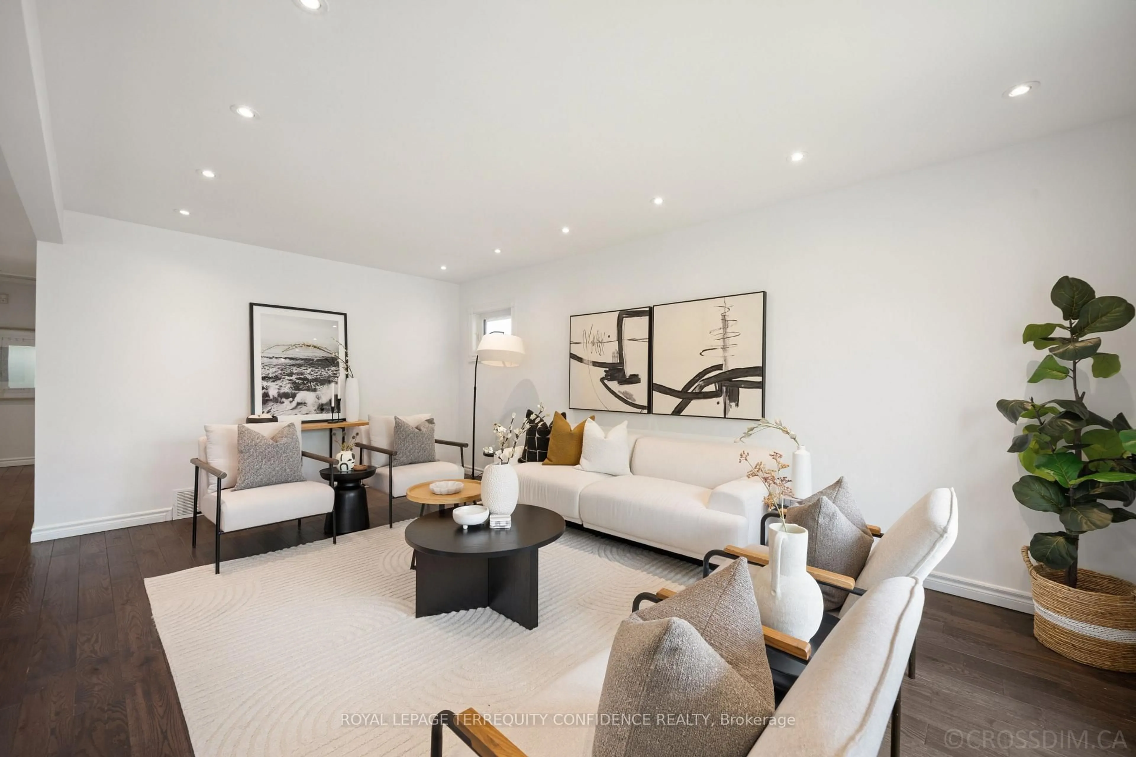 Living room with furniture, unknown for 71 Pachino Blvd, Toronto Ontario M1R 4J8