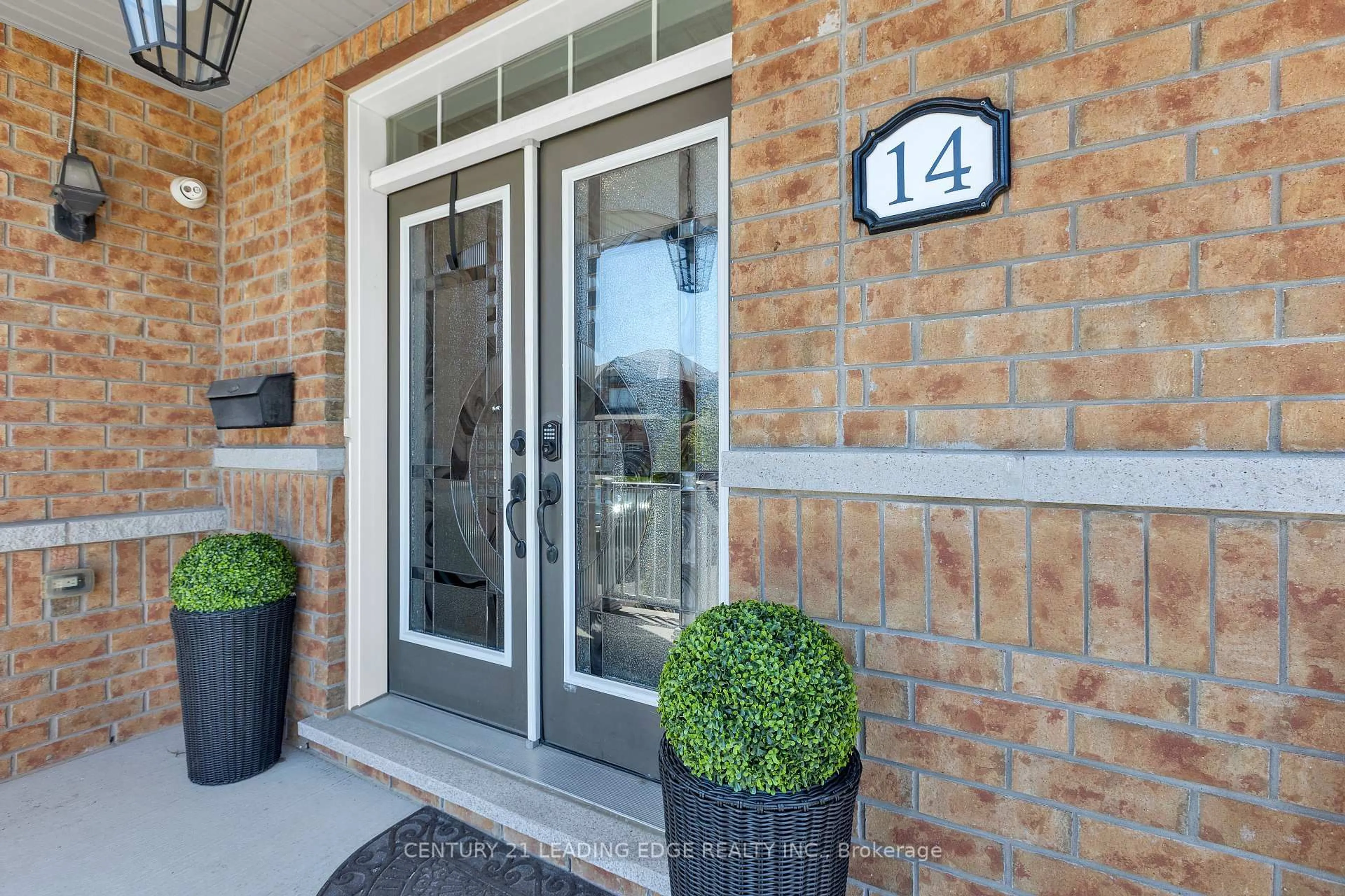 Indoor entryway for 14 Quick Tr, Clarington Ontario L1C 5N8