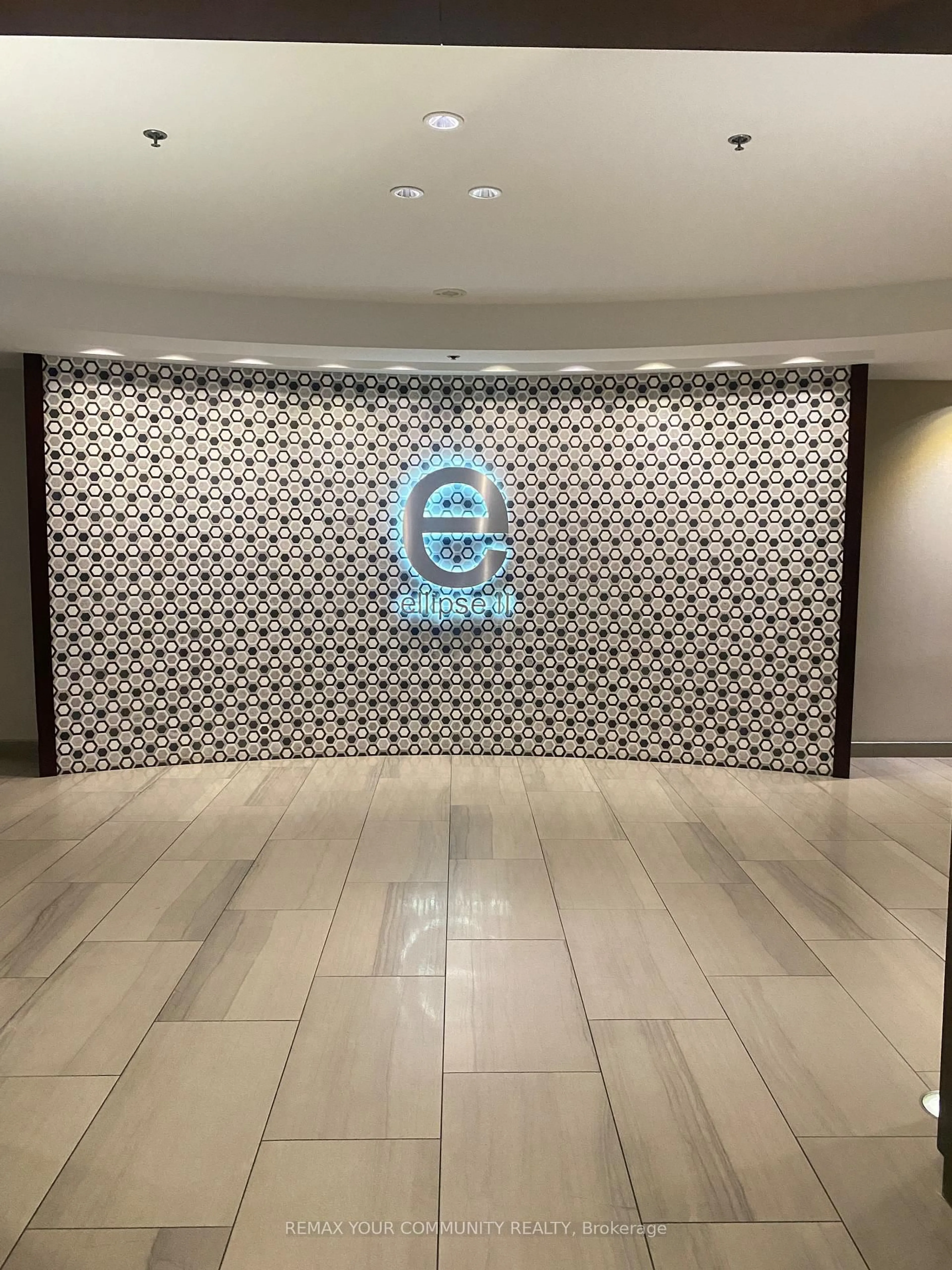 Indoor foyer for 38 Lee Centre Dr #3002, Toronto Ontario M1H 3J7