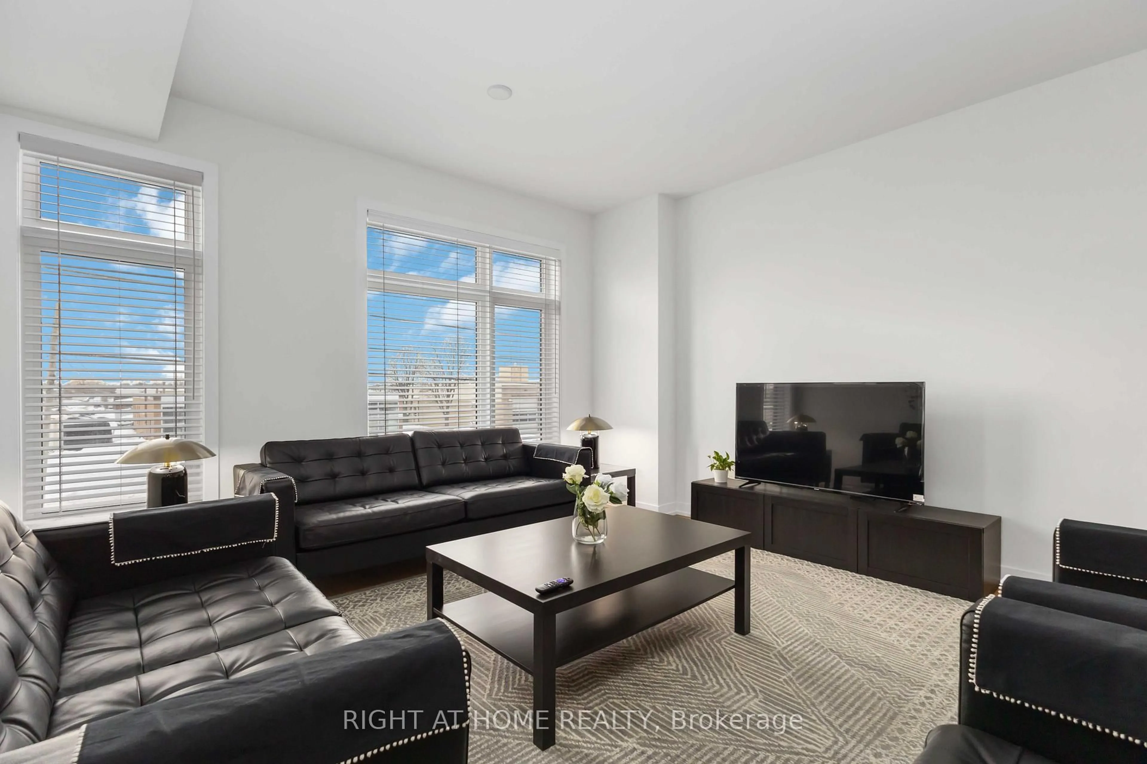 Living room with furniture, unknown for 1557 Midland Ave, Toronto Ontario M1P 0G3