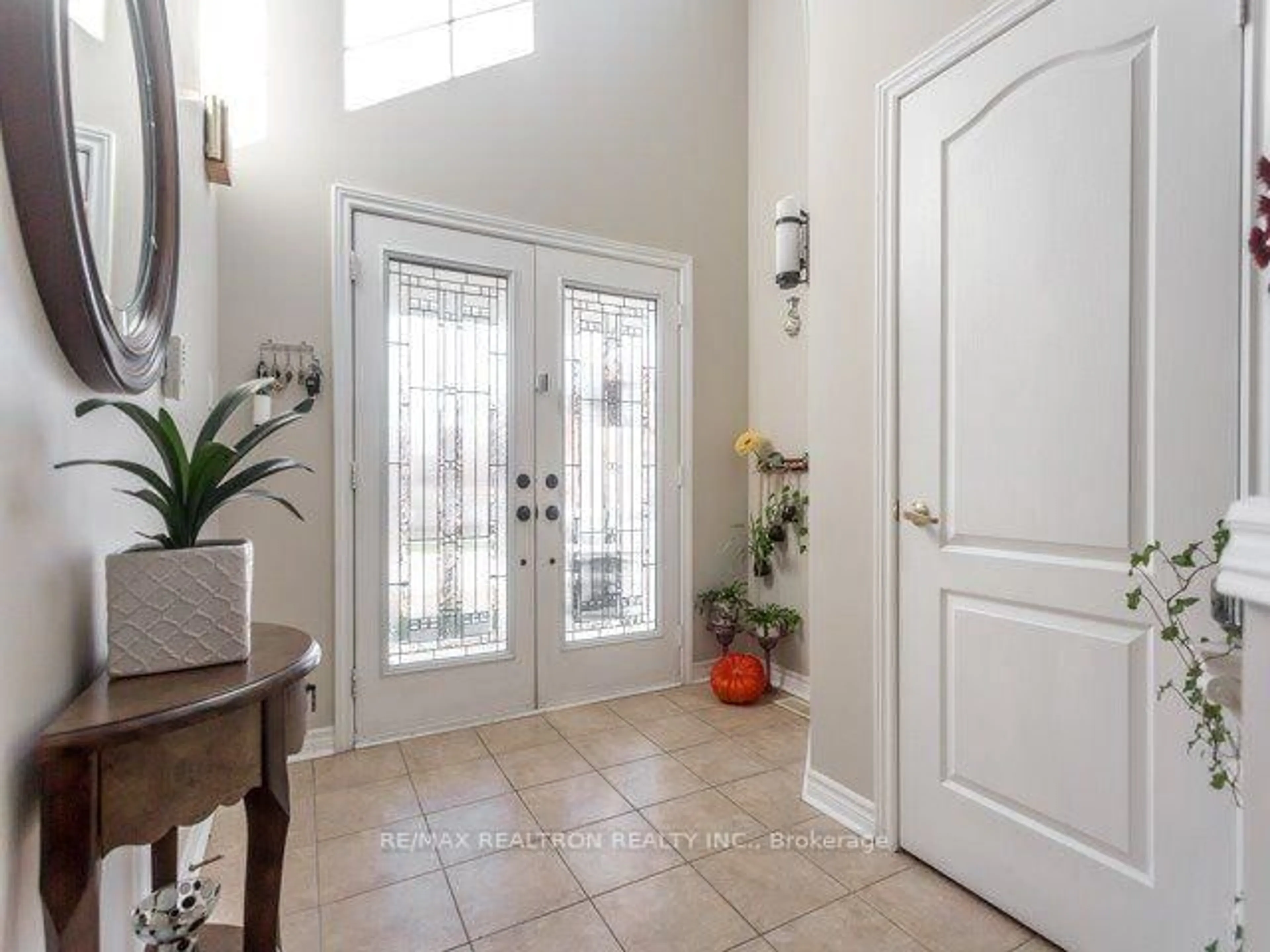 Indoor entryway for 55 Belfountain Dr, Whitby Ontario L1R 0C4