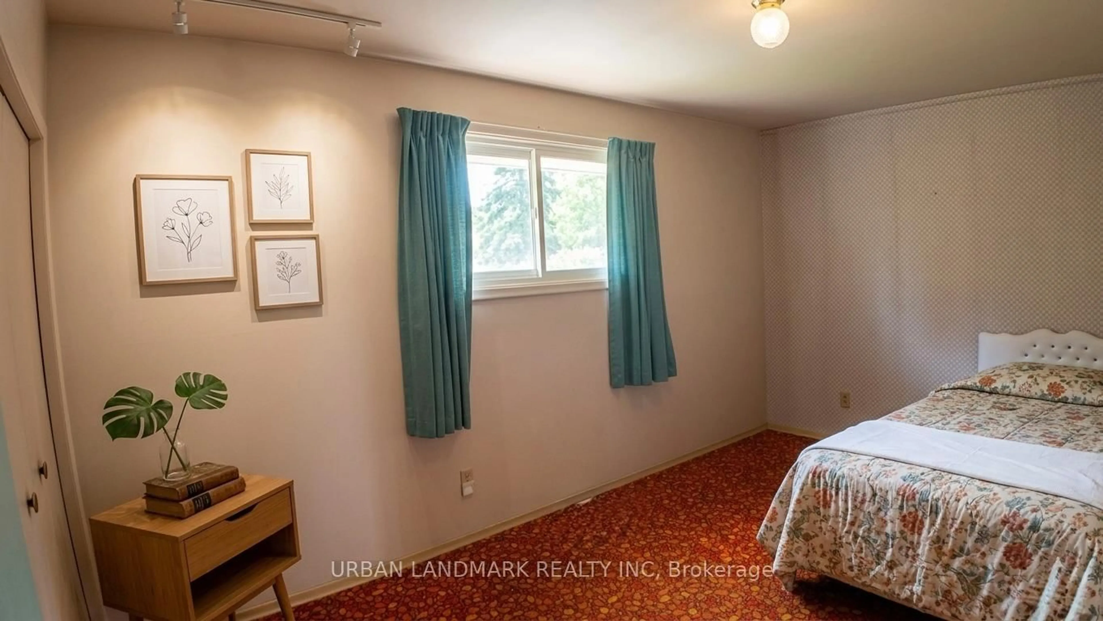 A pic of a room for 127 Keewatin St, Oshawa Ontario L1H 6Z2
