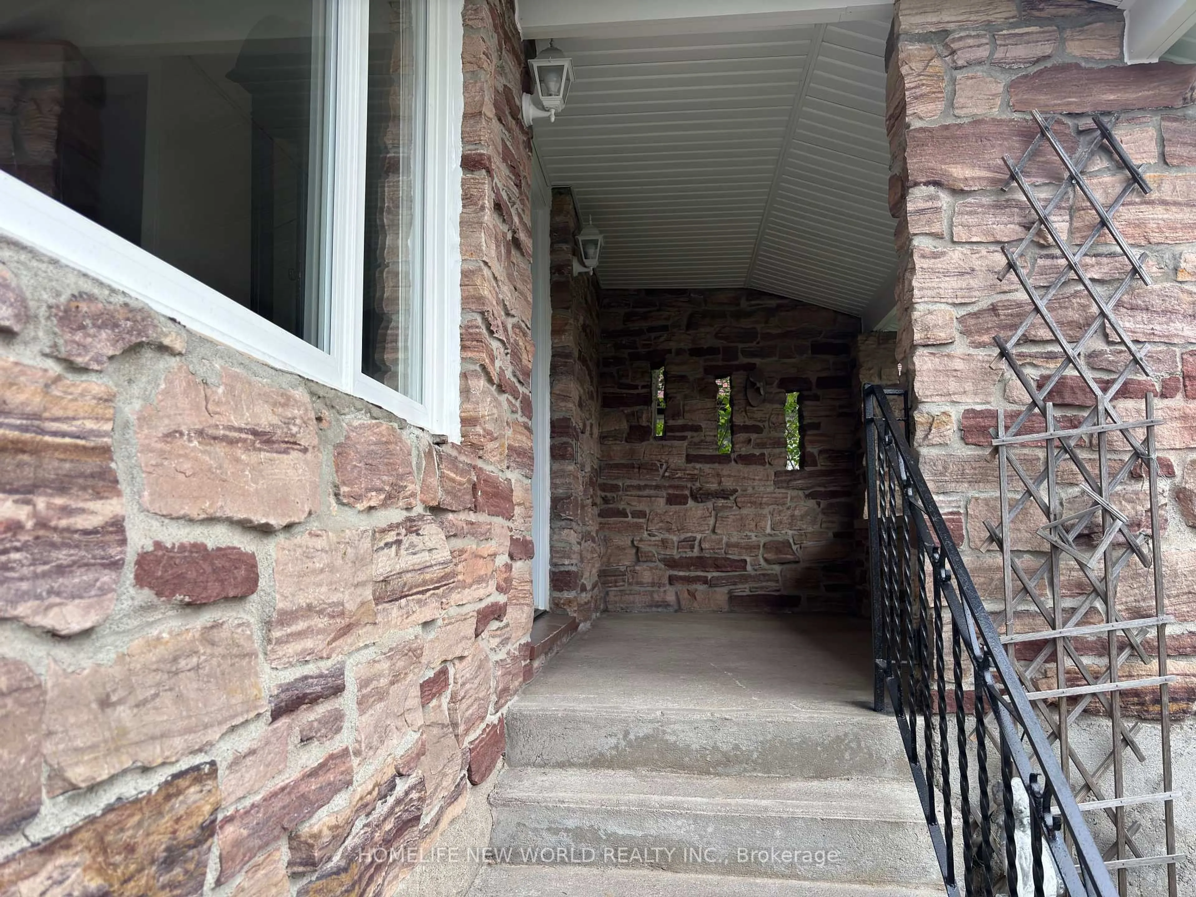 Indoor entryway for 162 Morningside Ave, Toronto Ontario M1E 3C9
