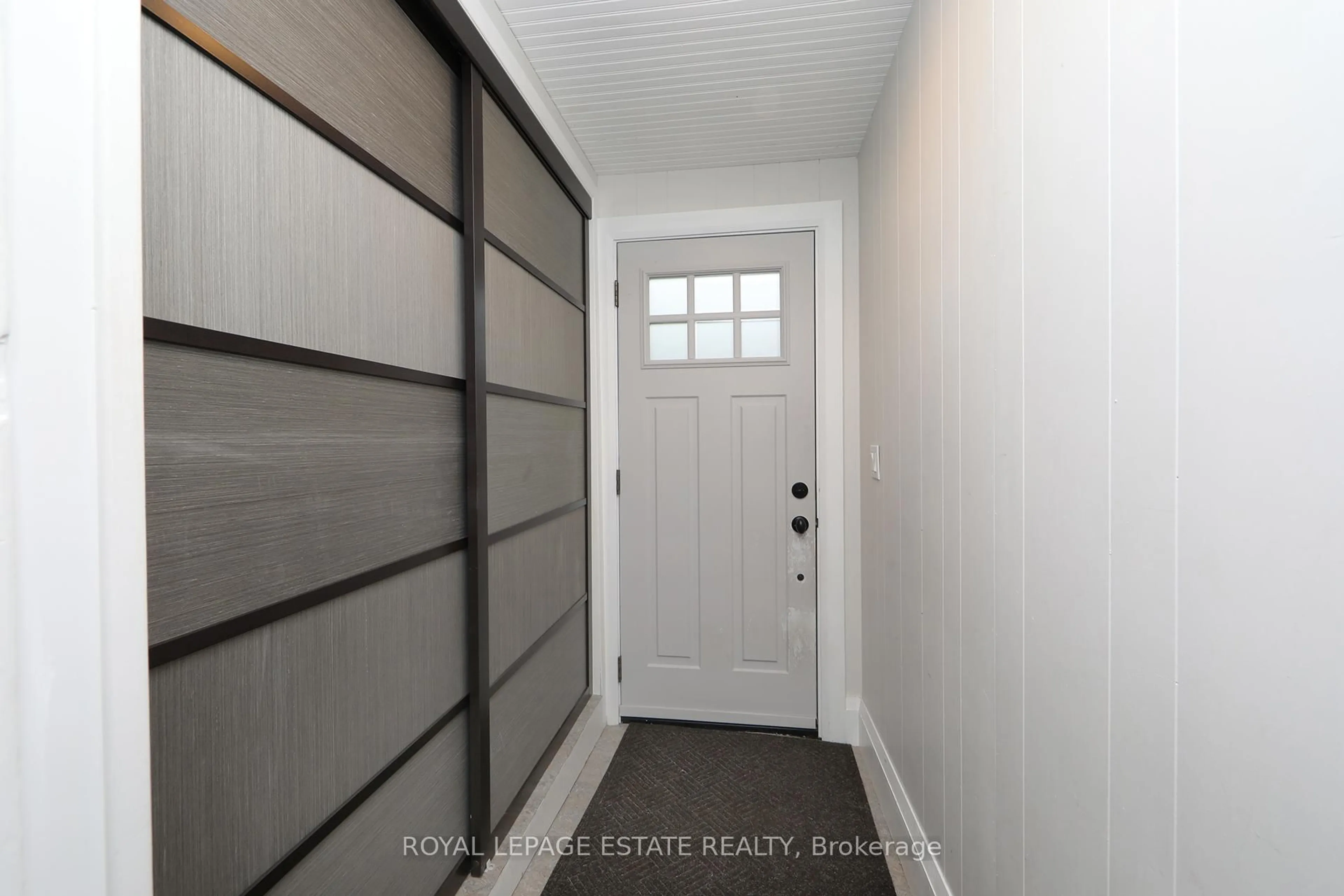 Indoor entryway for 27 Sycamore Pl, Toronto Ontario M4E 1K3