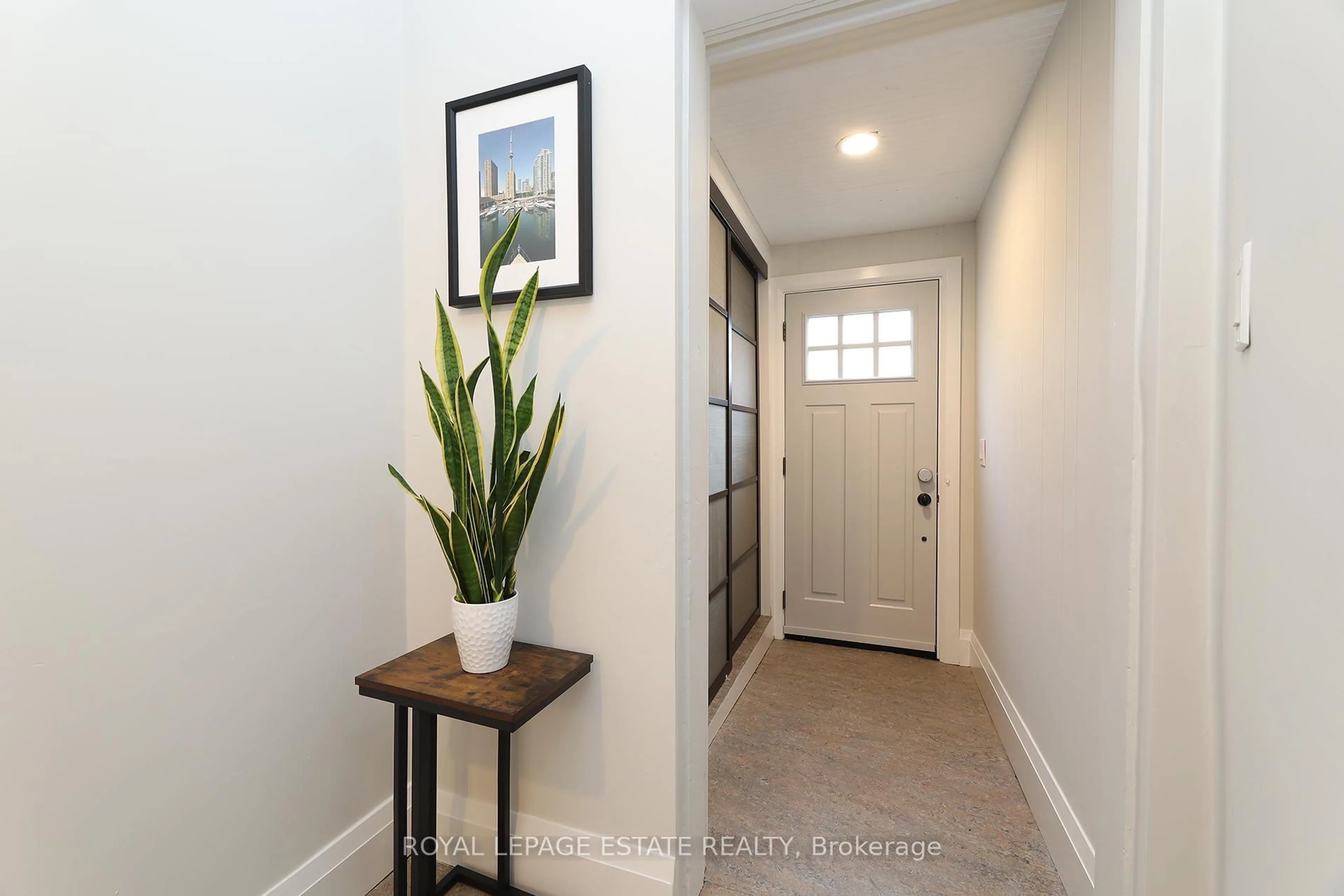 Indoor entryway for 27 Sycamore Pl, Toronto Ontario M4E 1K3