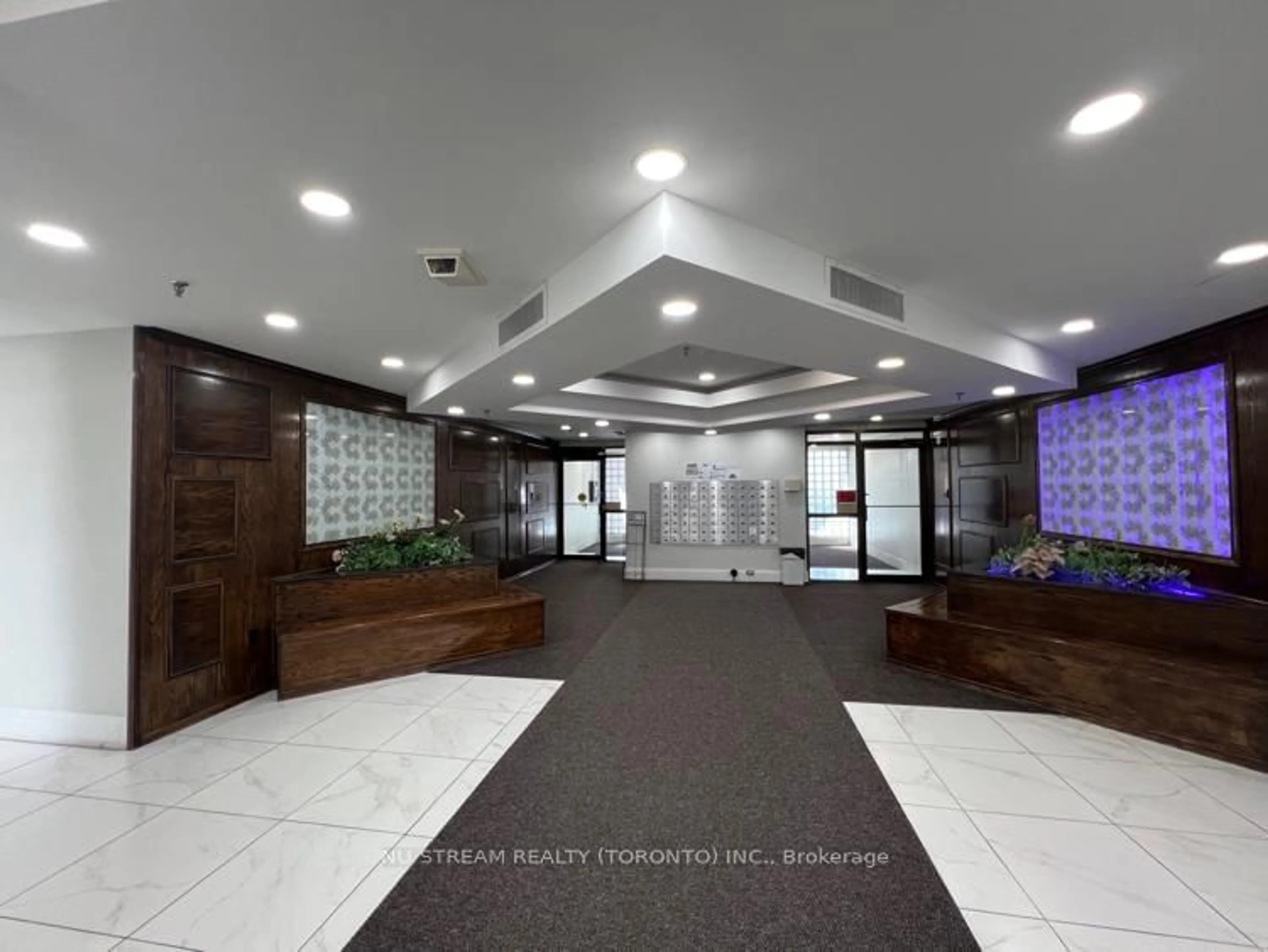 Indoor foyer for 5800 Sheppard Ave #16, Toronto Ontario M1B 5J7