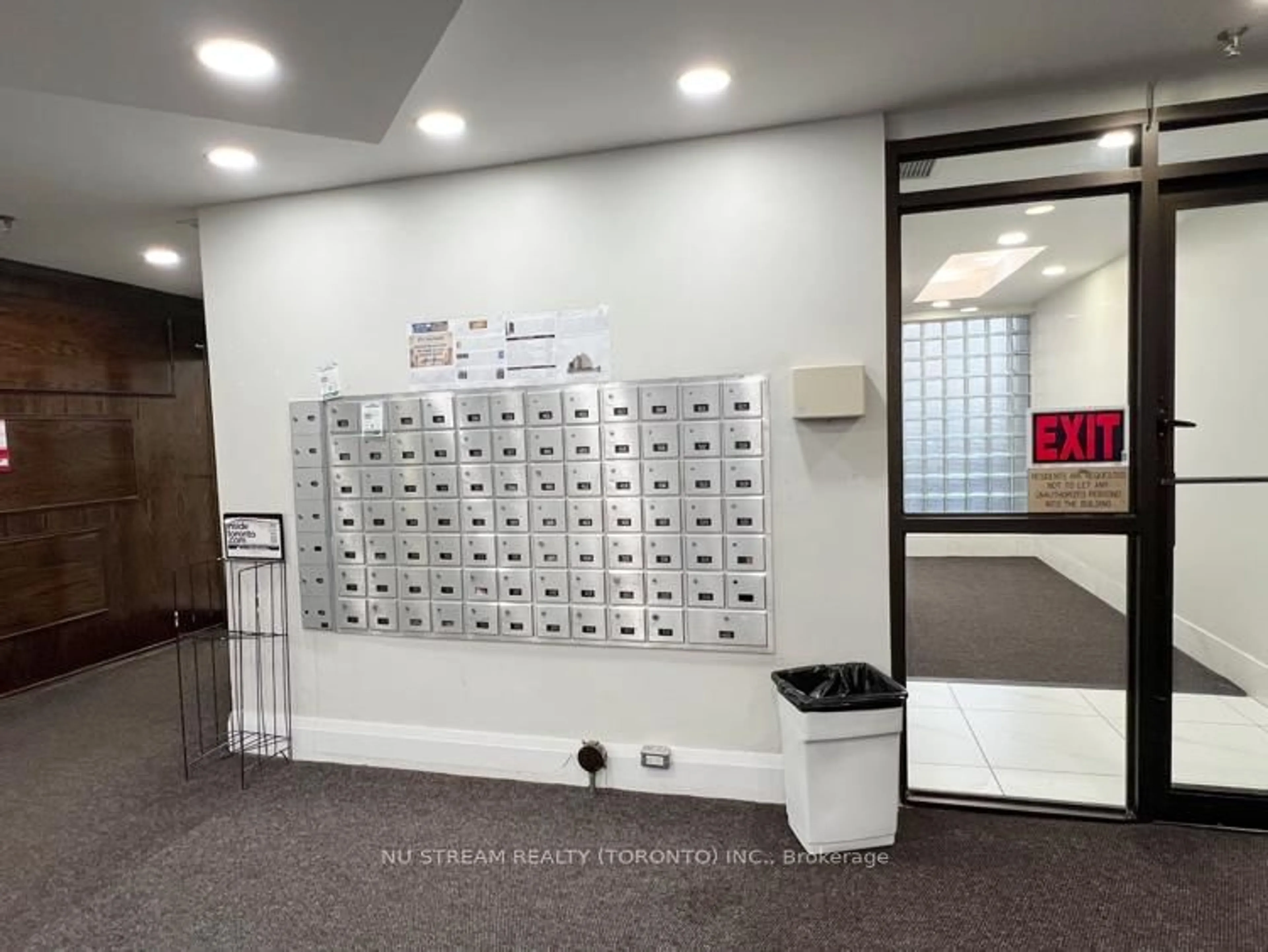 Indoor foyer for 5800 Sheppard Ave #16, Toronto Ontario M1B 5J7