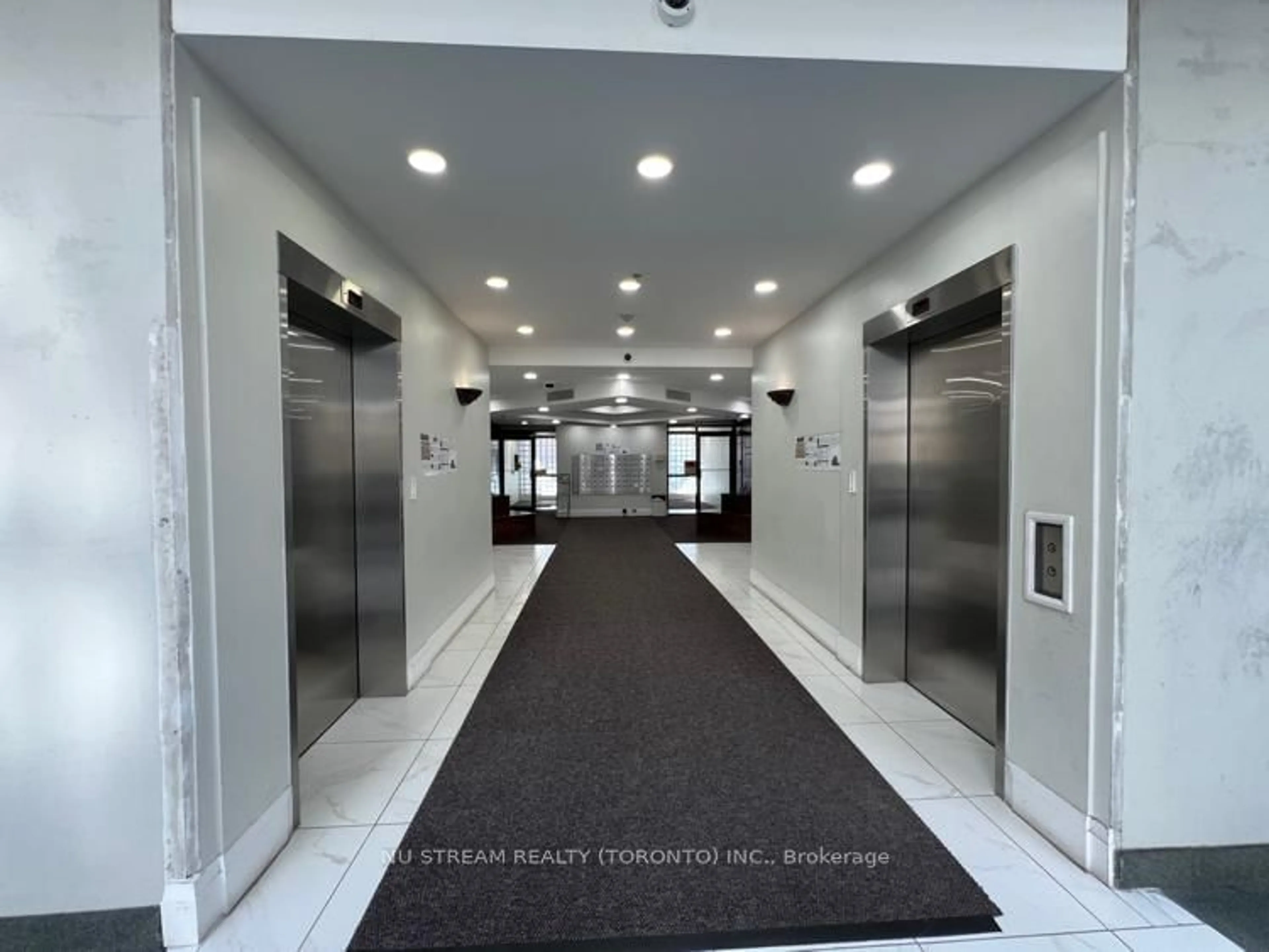 Indoor foyer for 5800 Sheppard Ave #16, Toronto Ontario M1B 5J7