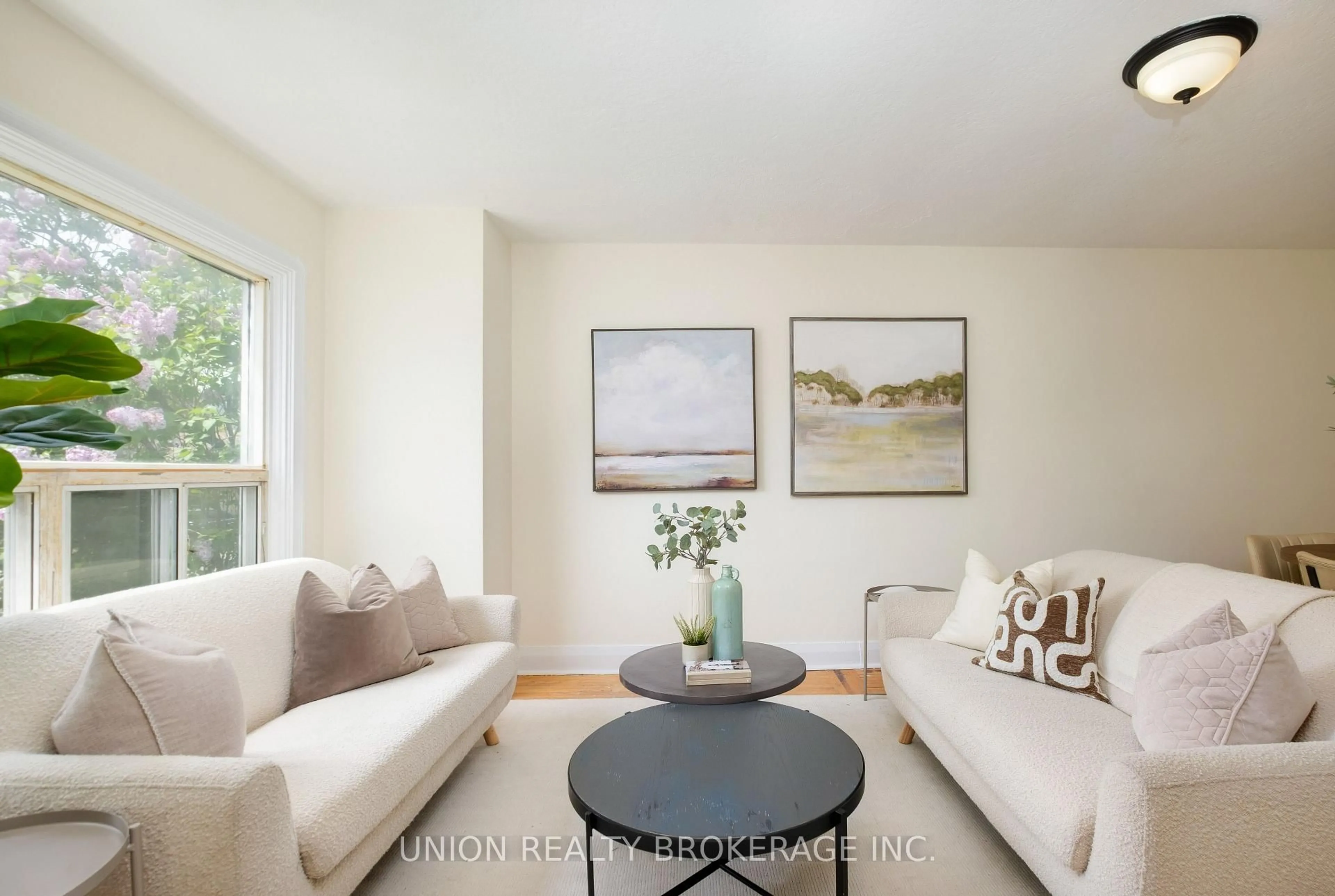 Living room with furniture, unknown for 31 Thora Ave, Toronto Ontario M1L 2P7
