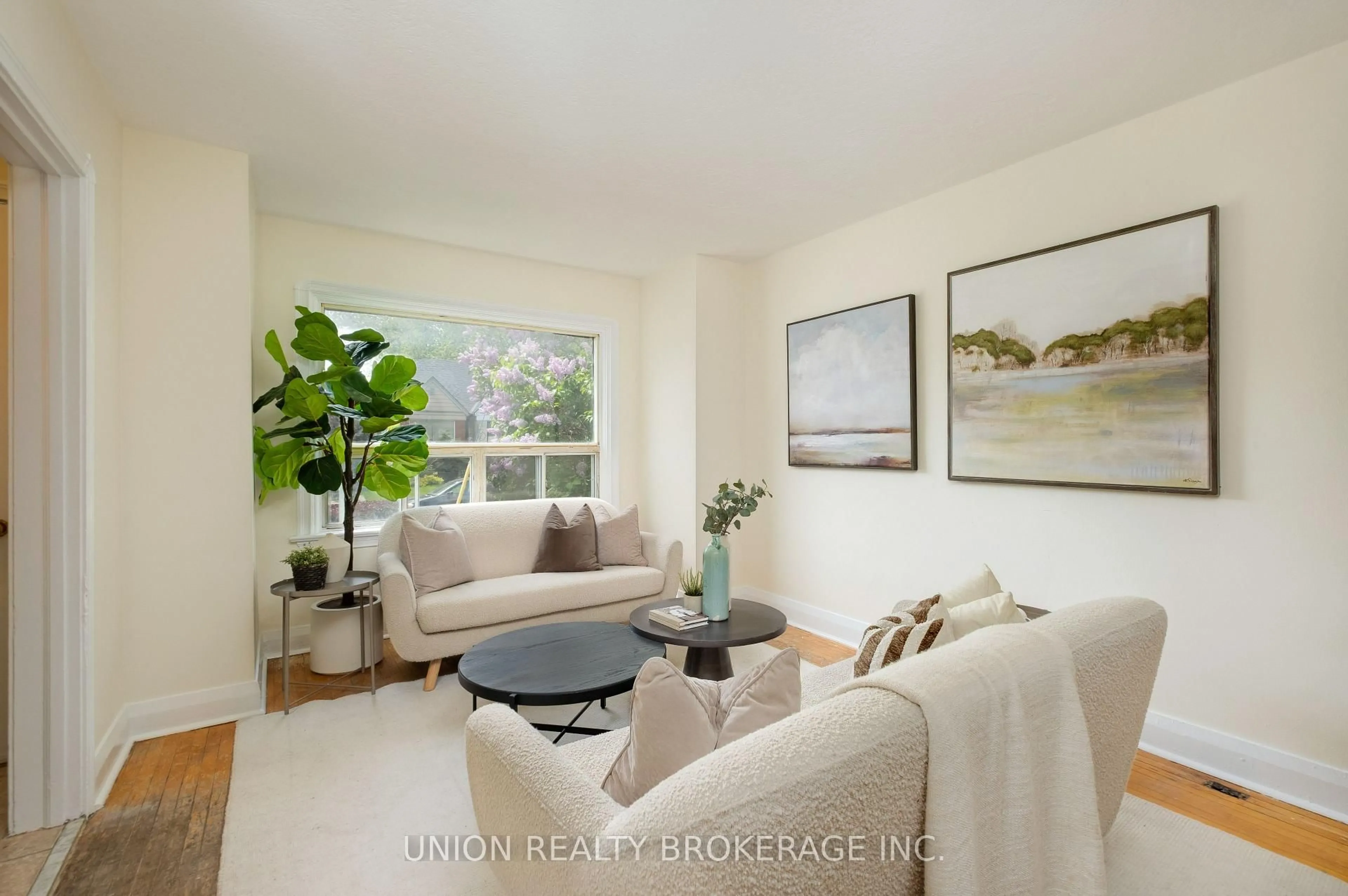 Living room with furniture, unknown for 31 Thora Ave, Toronto Ontario M1L 2P7