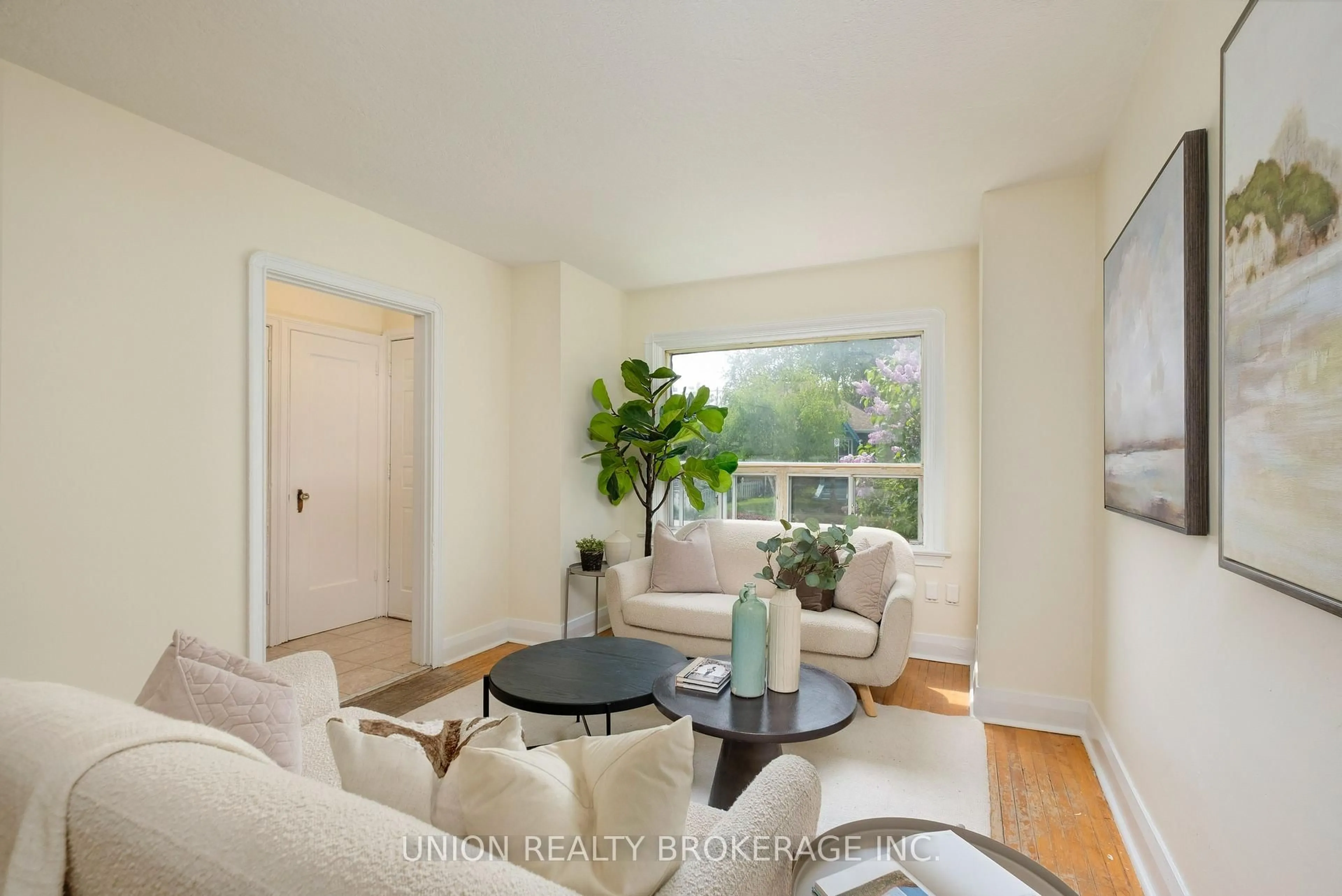 Living room with furniture, unknown for 31 Thora Ave, Toronto Ontario M1L 2P7
