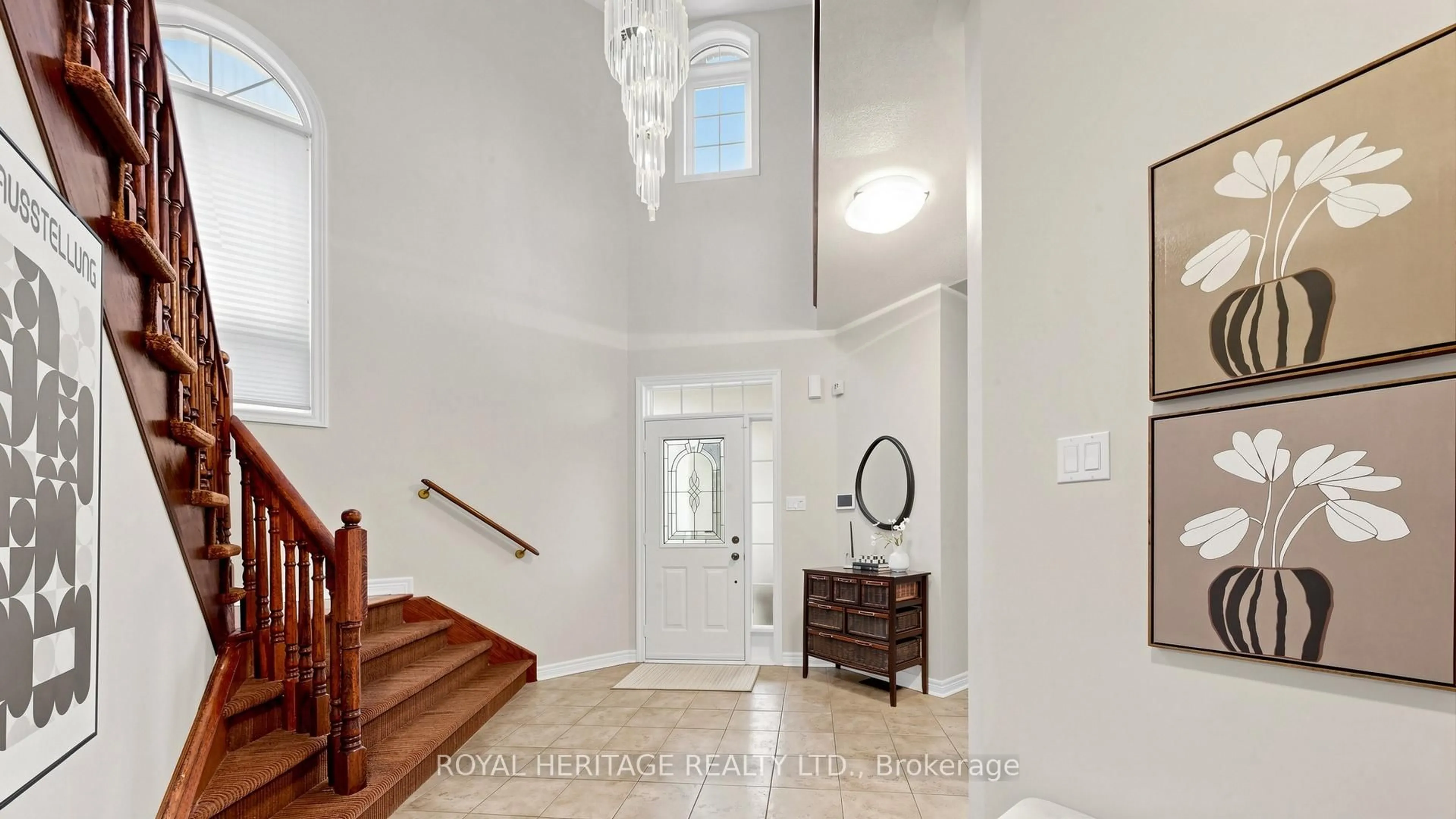 Indoor foyer for 3 Kinross Ave, Whitby Ontario L1M 2C8