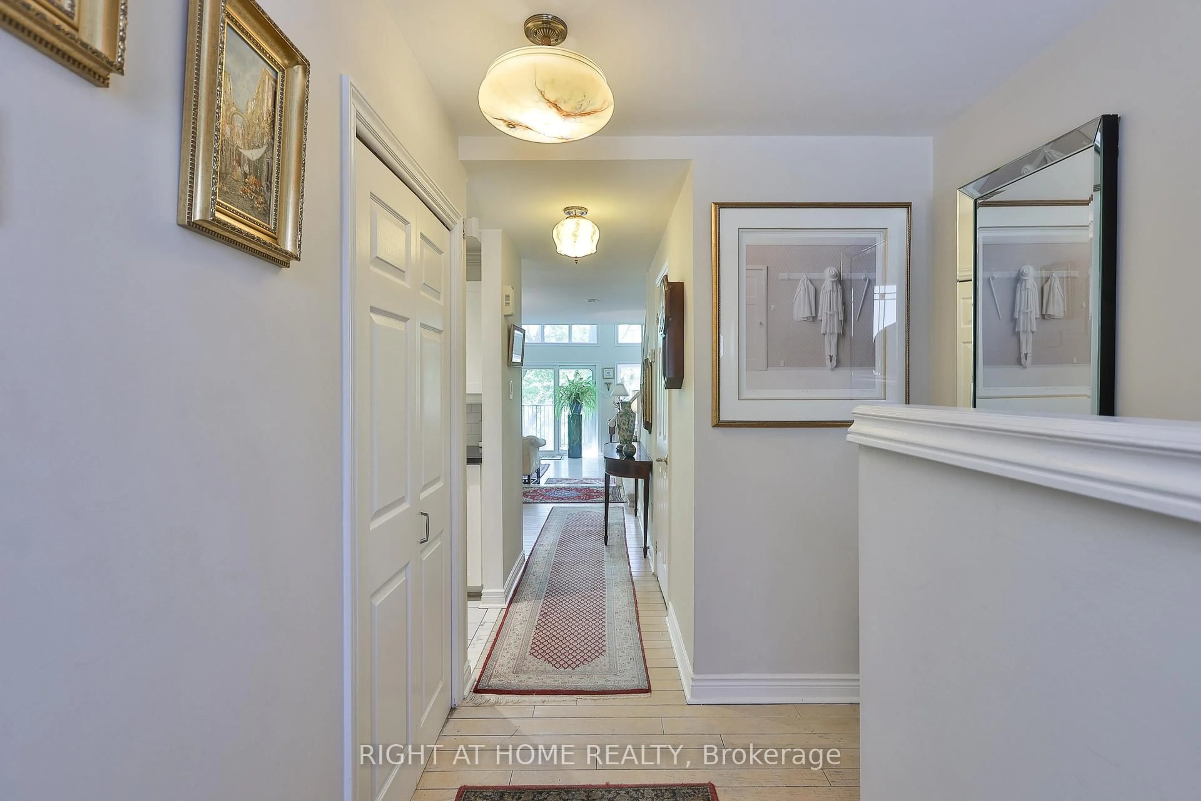 Indoor entryway for 18 Doncrest Rd #9, Toronto Ontario M4K 1R8
