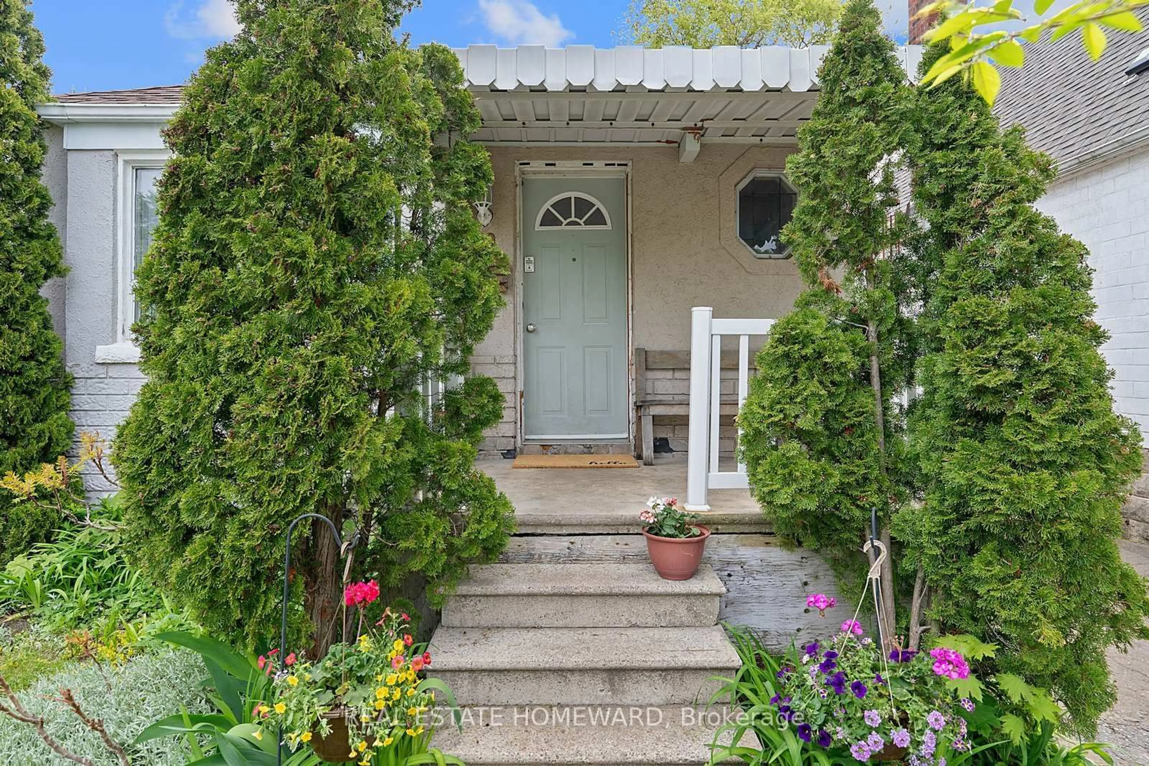 Indoor entryway for 59 Manderely Dr, Toronto Ontario M1N 3G1