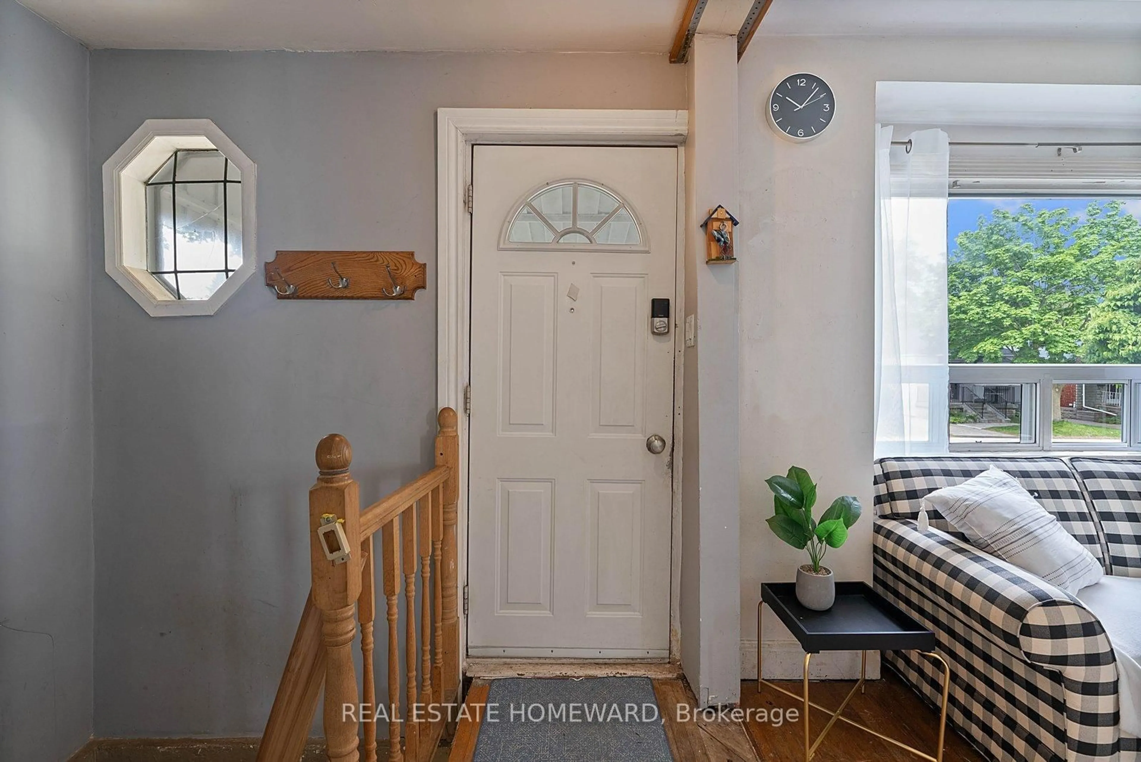 Indoor entryway for 59 Manderely Dr, Toronto Ontario M1N 3G1