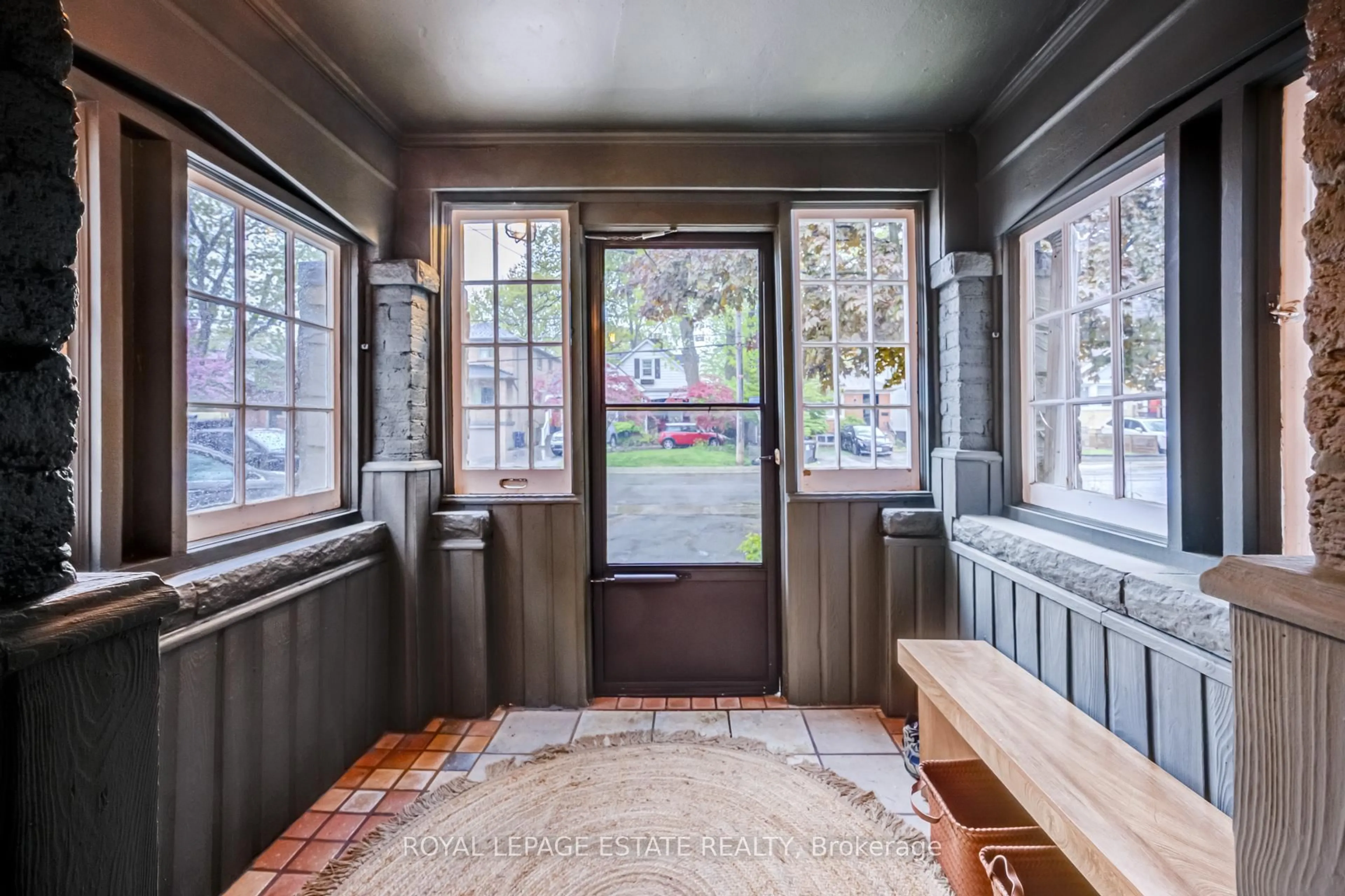 Indoor entryway for 38 Queensbury Ave, Toronto Ontario M1N 2X7