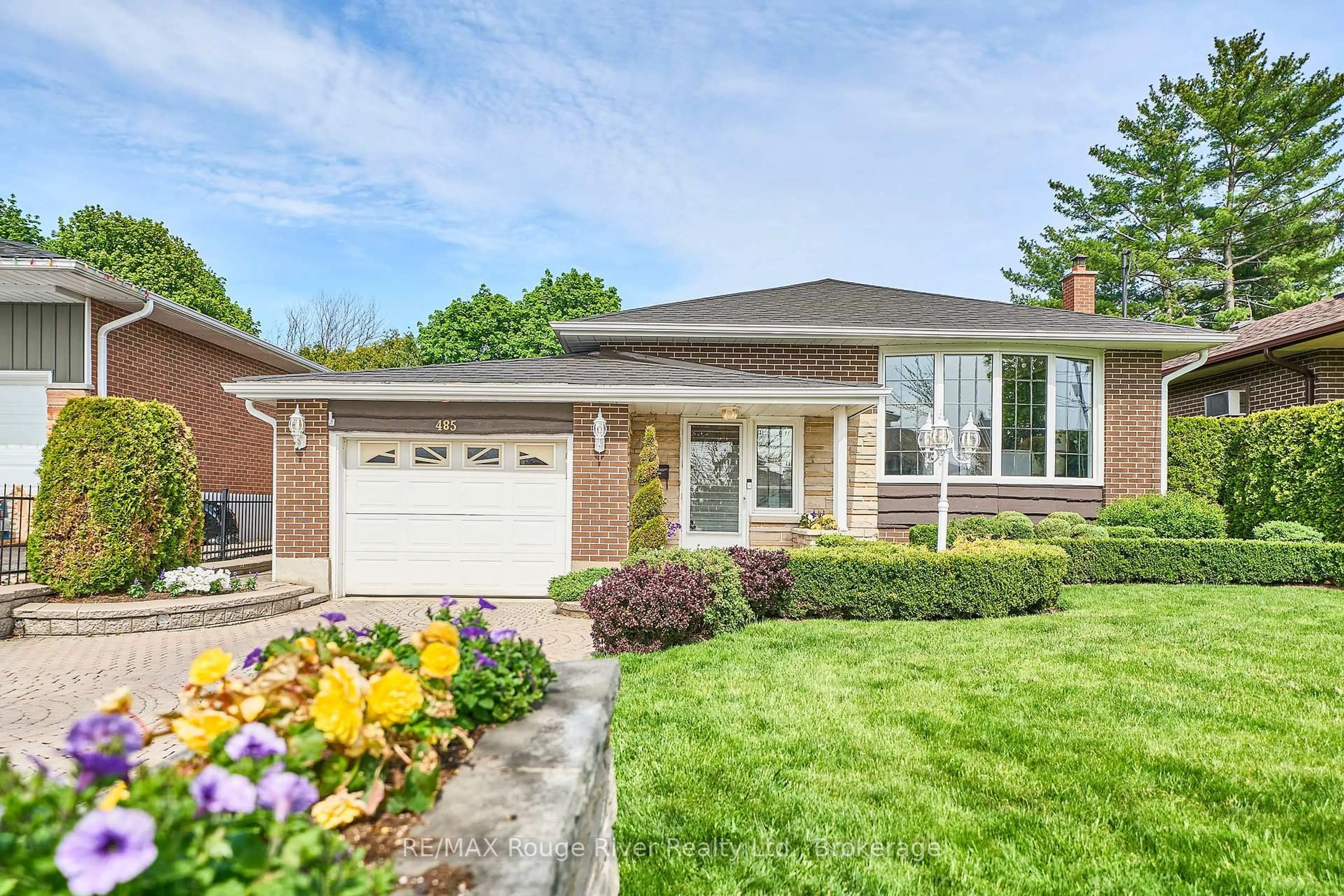 Home with brick exterior material, street for 485 Elizabeth St, Oshawa Ontario L1J 5S9