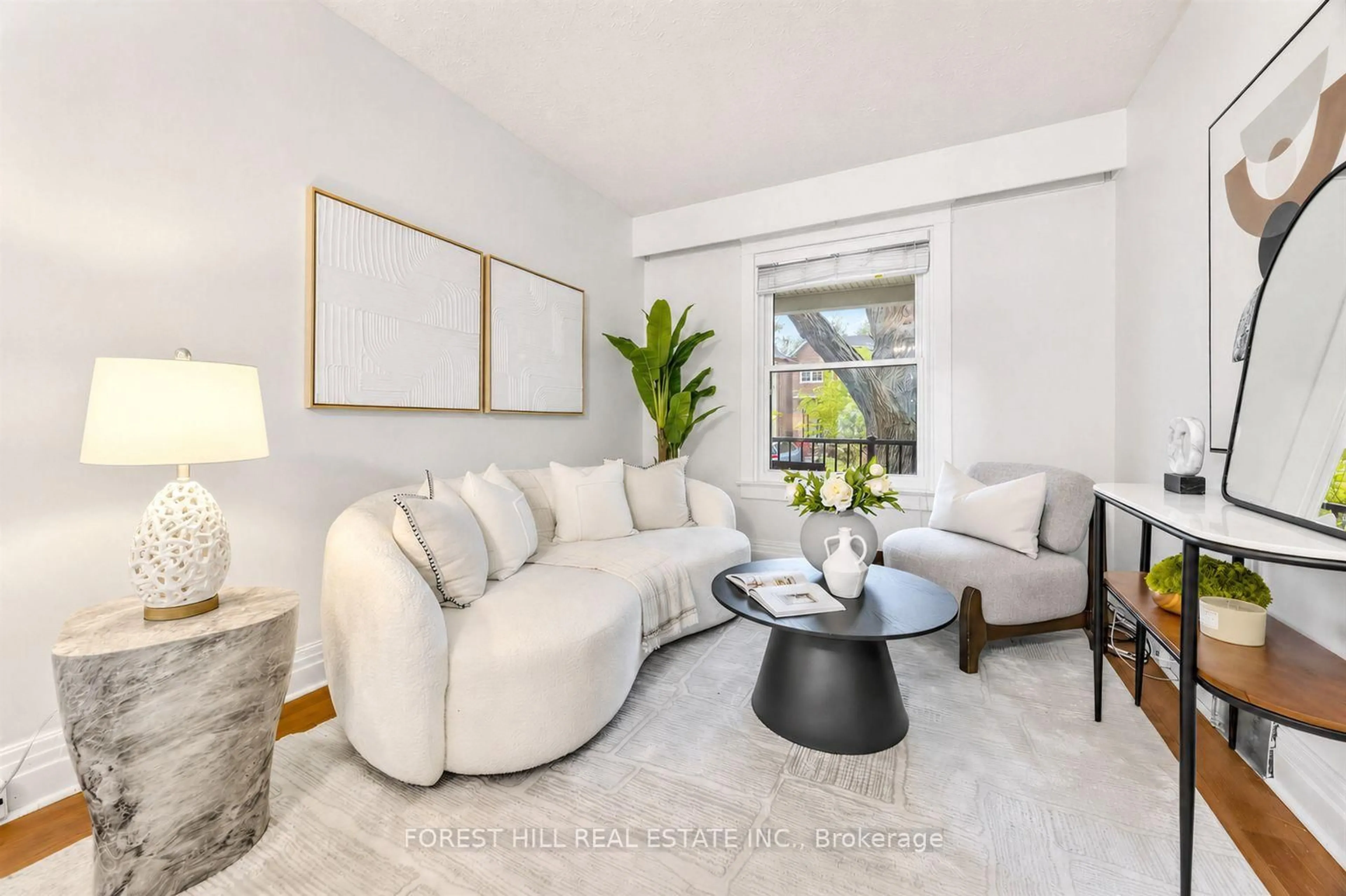 Living room with furniture, unknown for 43 Norwood Rd, Toronto Ontario M4E 2S1