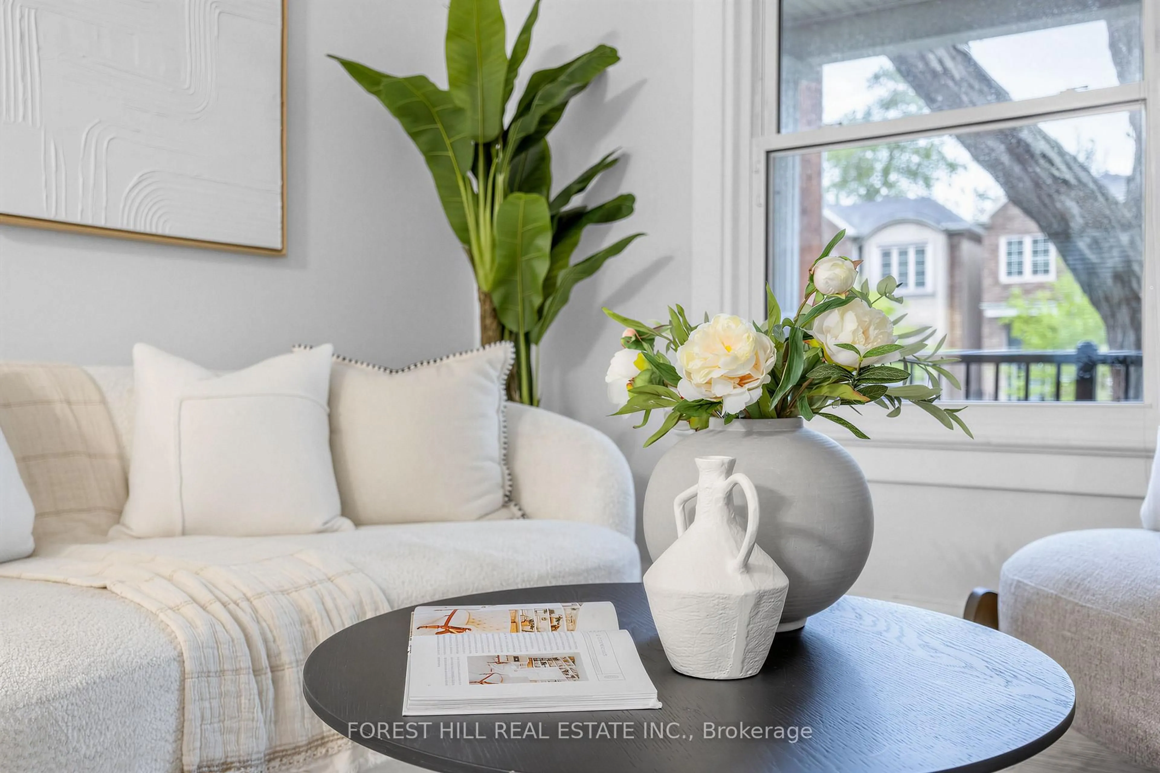 Living room with furniture, unknown for 43 Norwood Rd, Toronto Ontario M4E 2S1