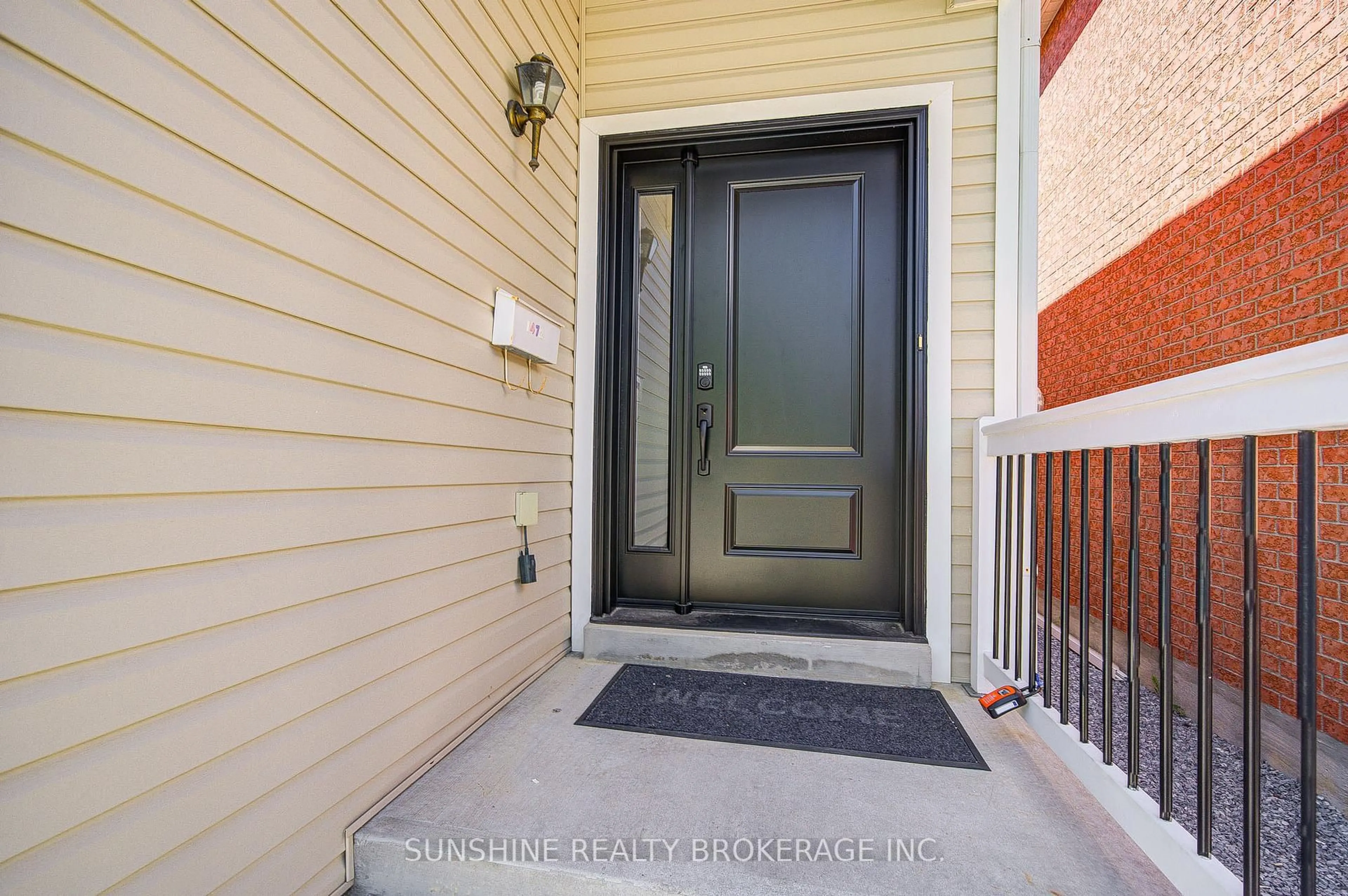 Indoor entryway for 1472 Heartland Blvd, Oshawa Ontario L1K 2P3