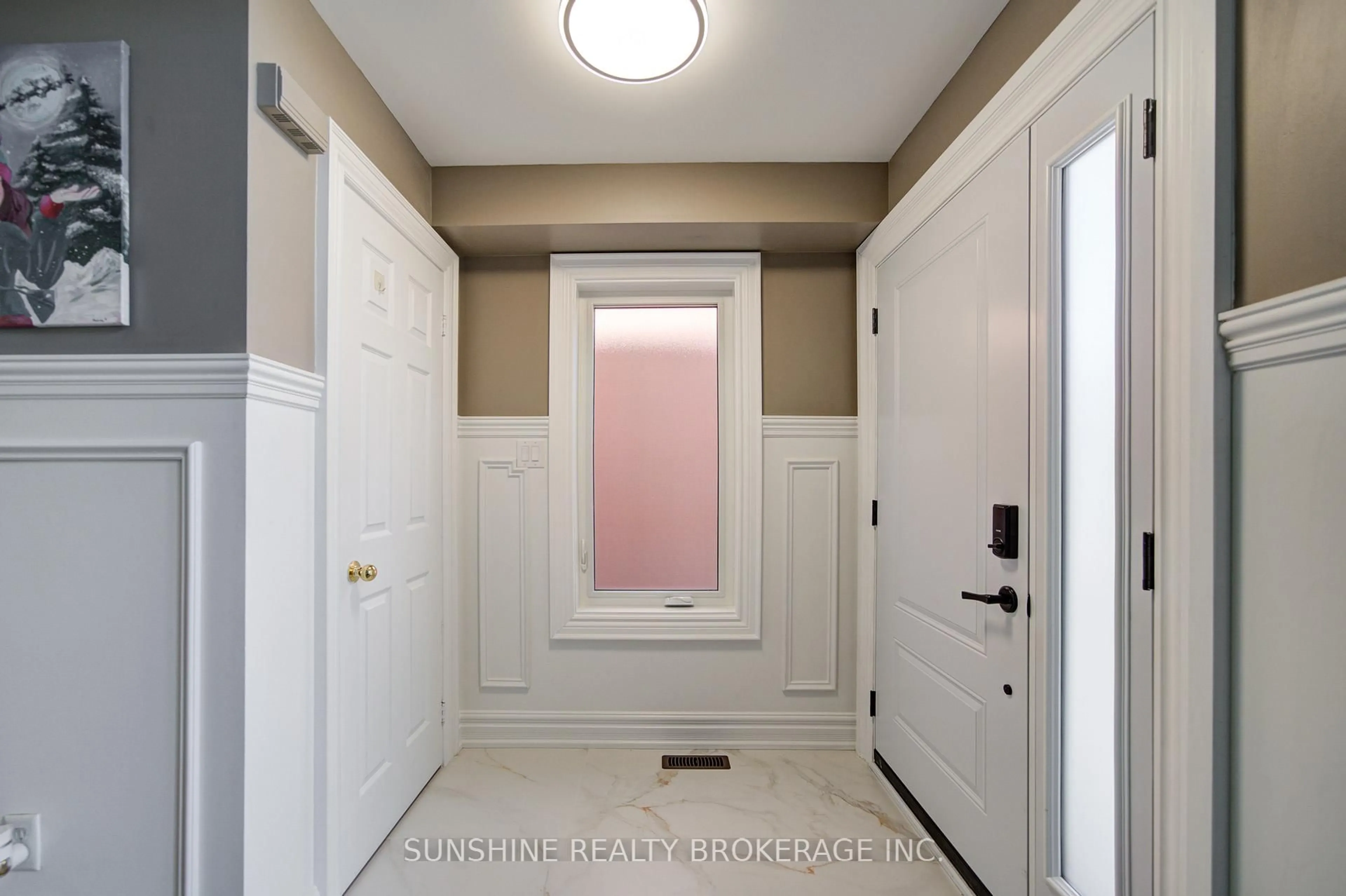 Indoor entryway for 1472 Heartland Blvd, Oshawa Ontario L1K 2P3