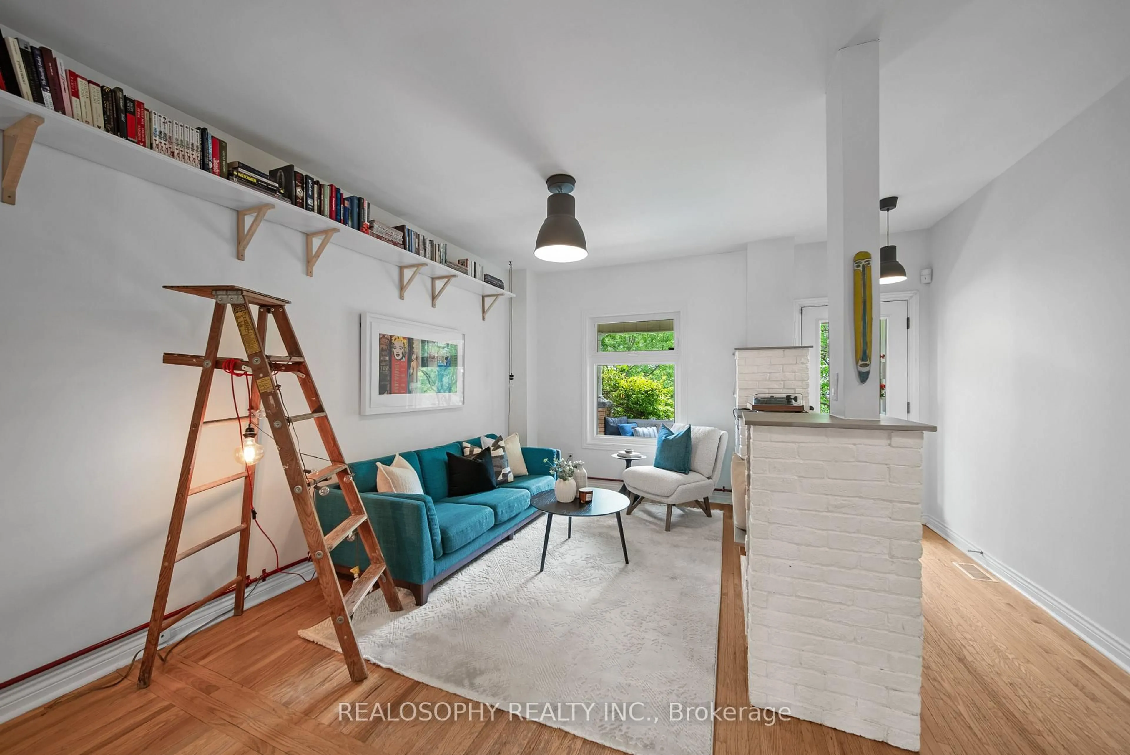 Living room with furniture, unknown for 118 Ivy Ave, Toronto Ontario M4L 2H7