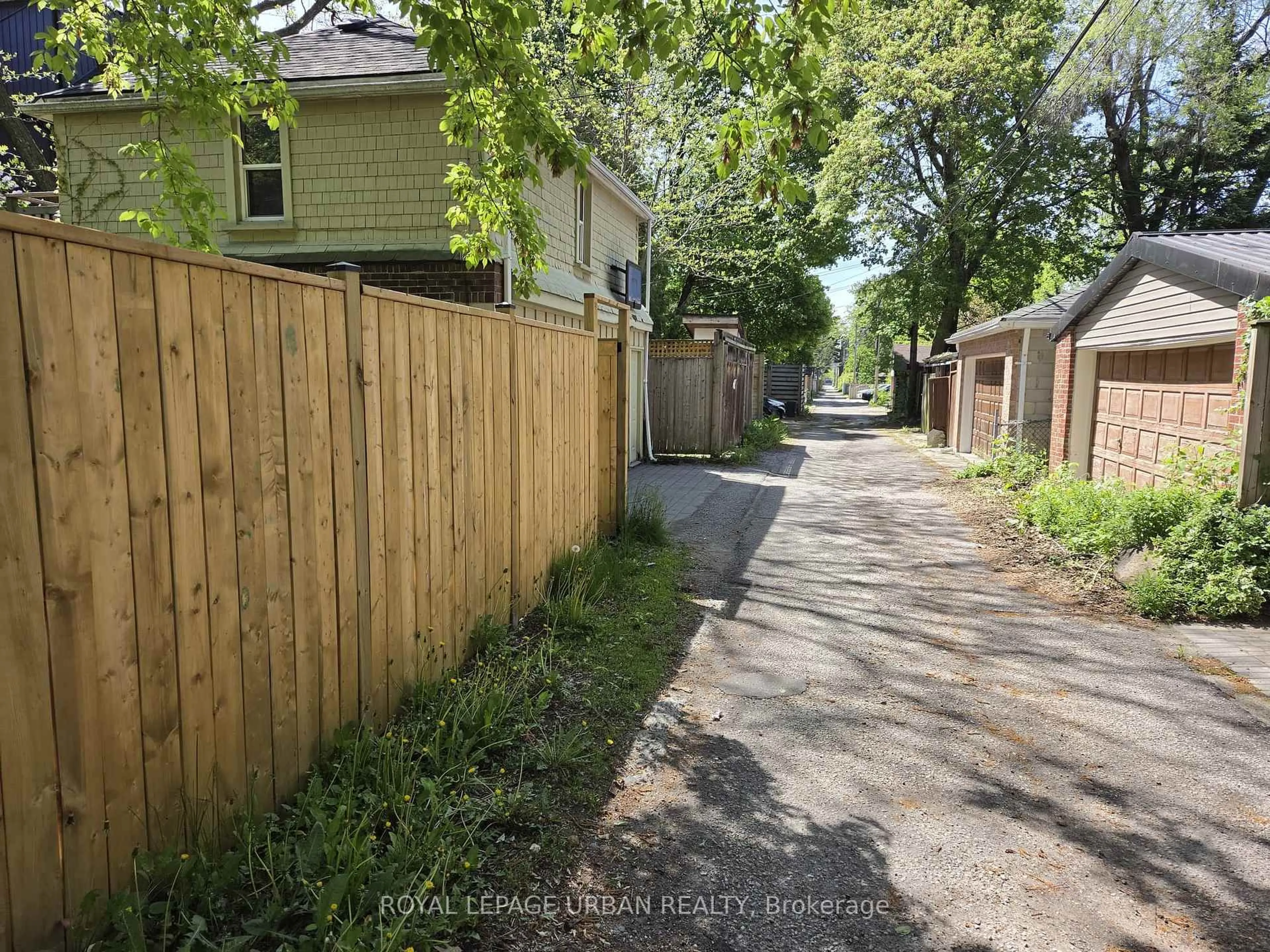 A pic from outside/outdoor area/front of a property/back of a property/a pic from drone, street for 118 Ferrier Ave, Toronto Ontario M4K 3H4