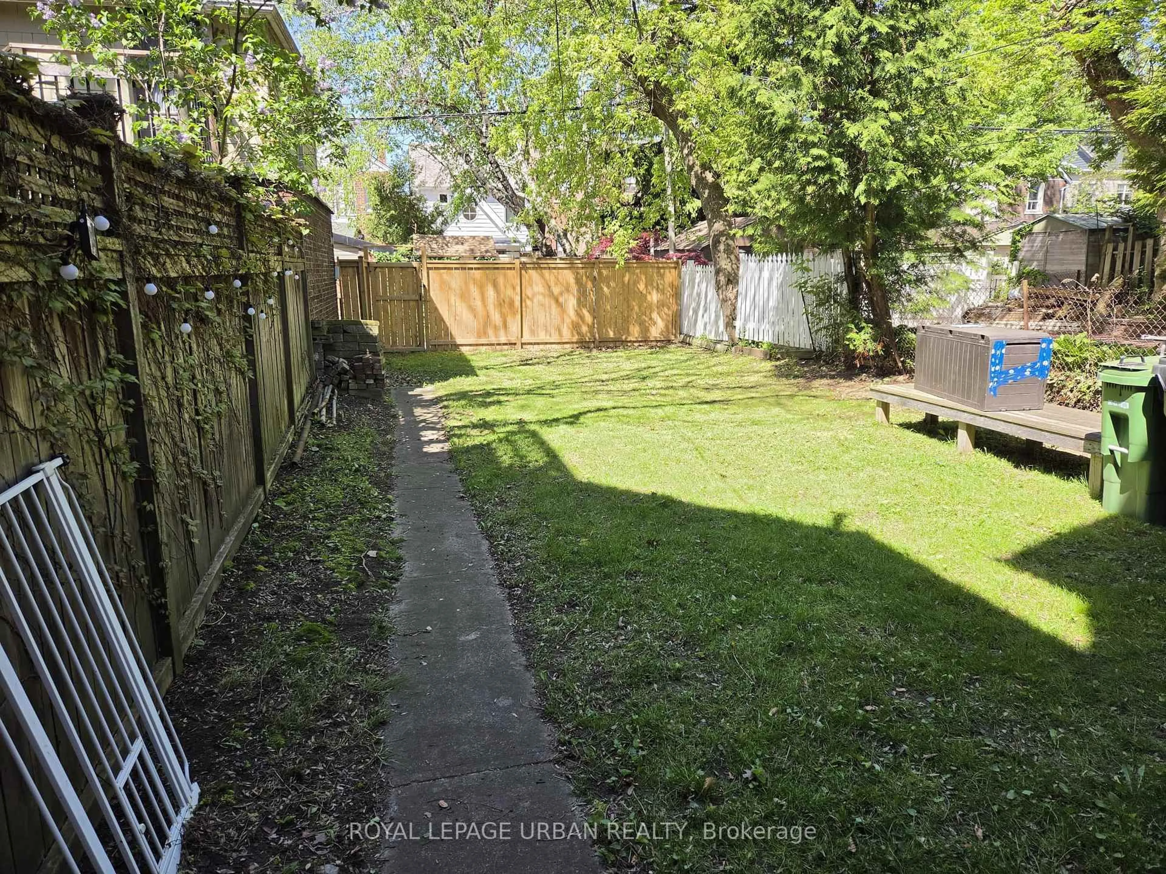 A pic from outside/outdoor area/front of a property/back of a property/a pic from drone, street for 118 Ferrier Ave, Toronto Ontario M4K 3H4