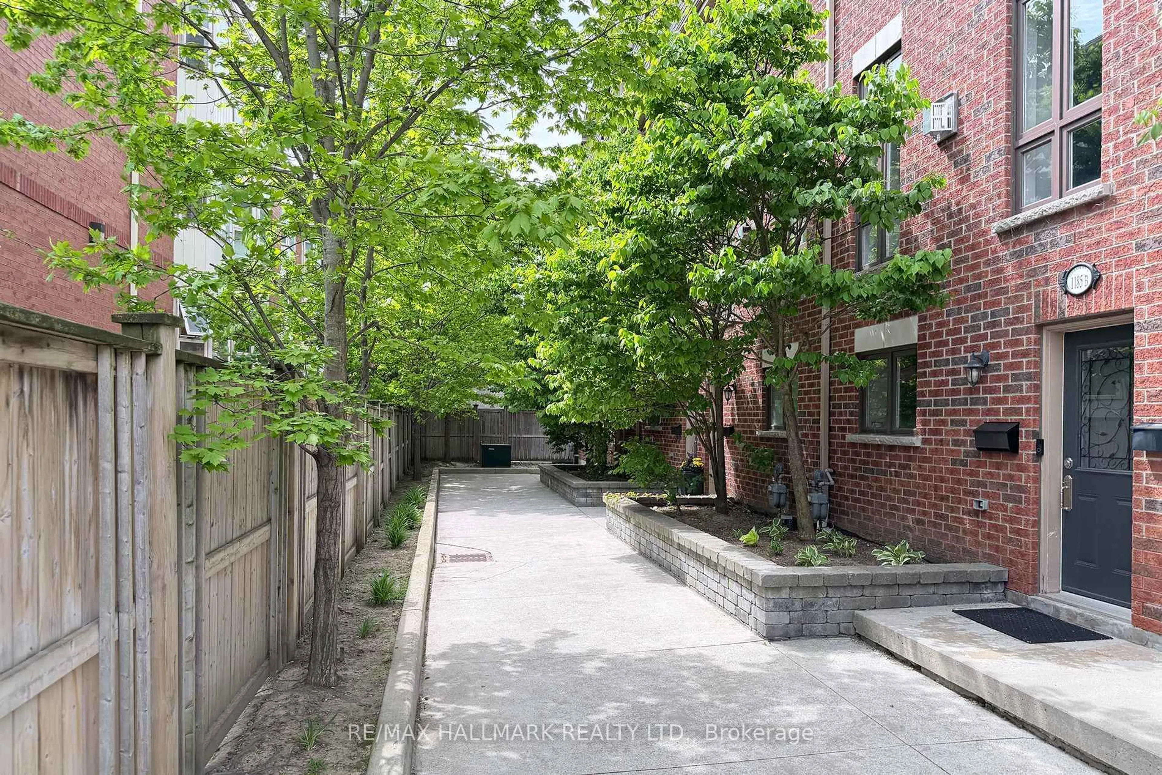 Patio, street for 1185 Queen St #F, Toronto Ontario M4M 1L6
