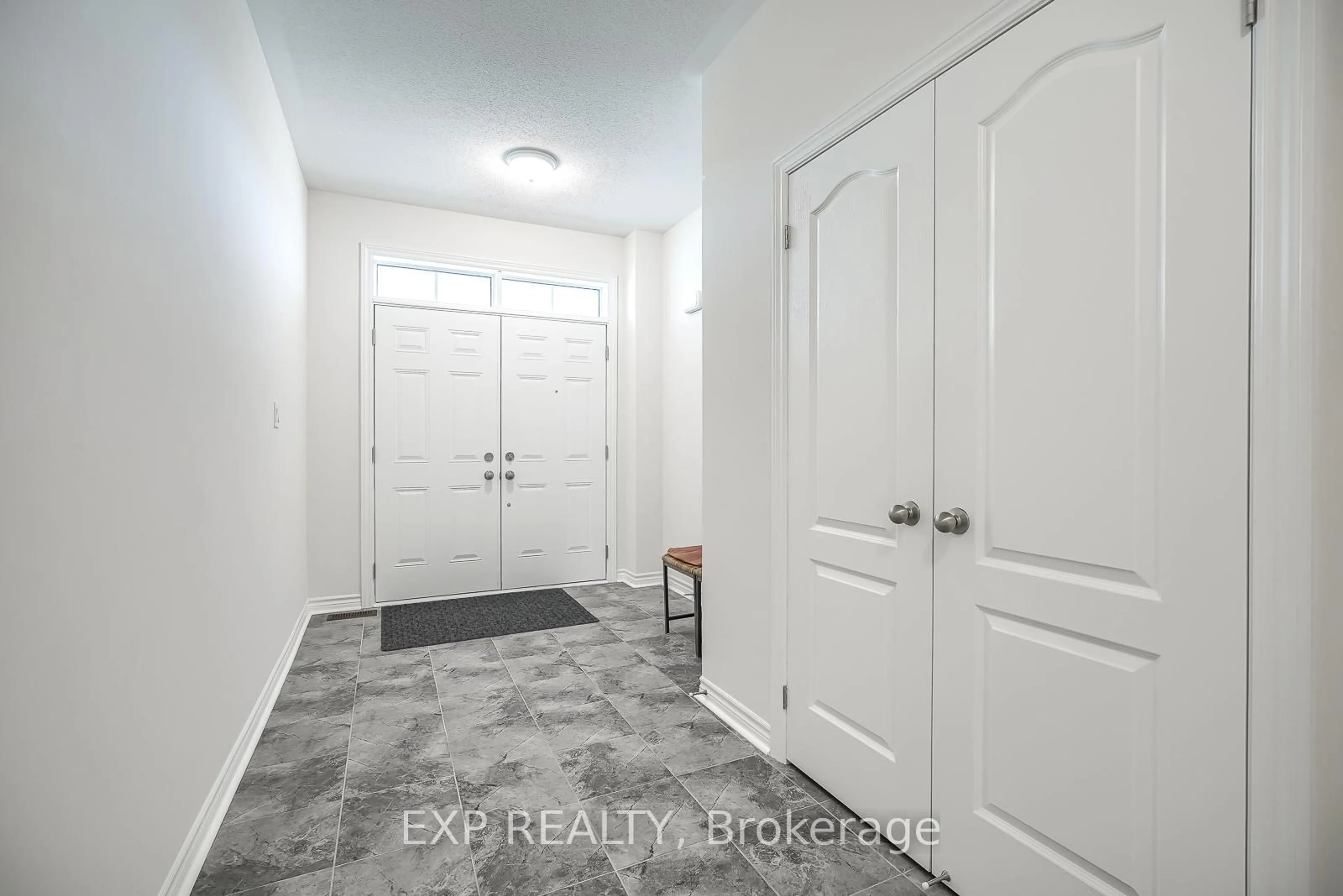 Indoor entryway for 1020 Matthew Murray Cres, Oshawa Ontario L1K 3G5