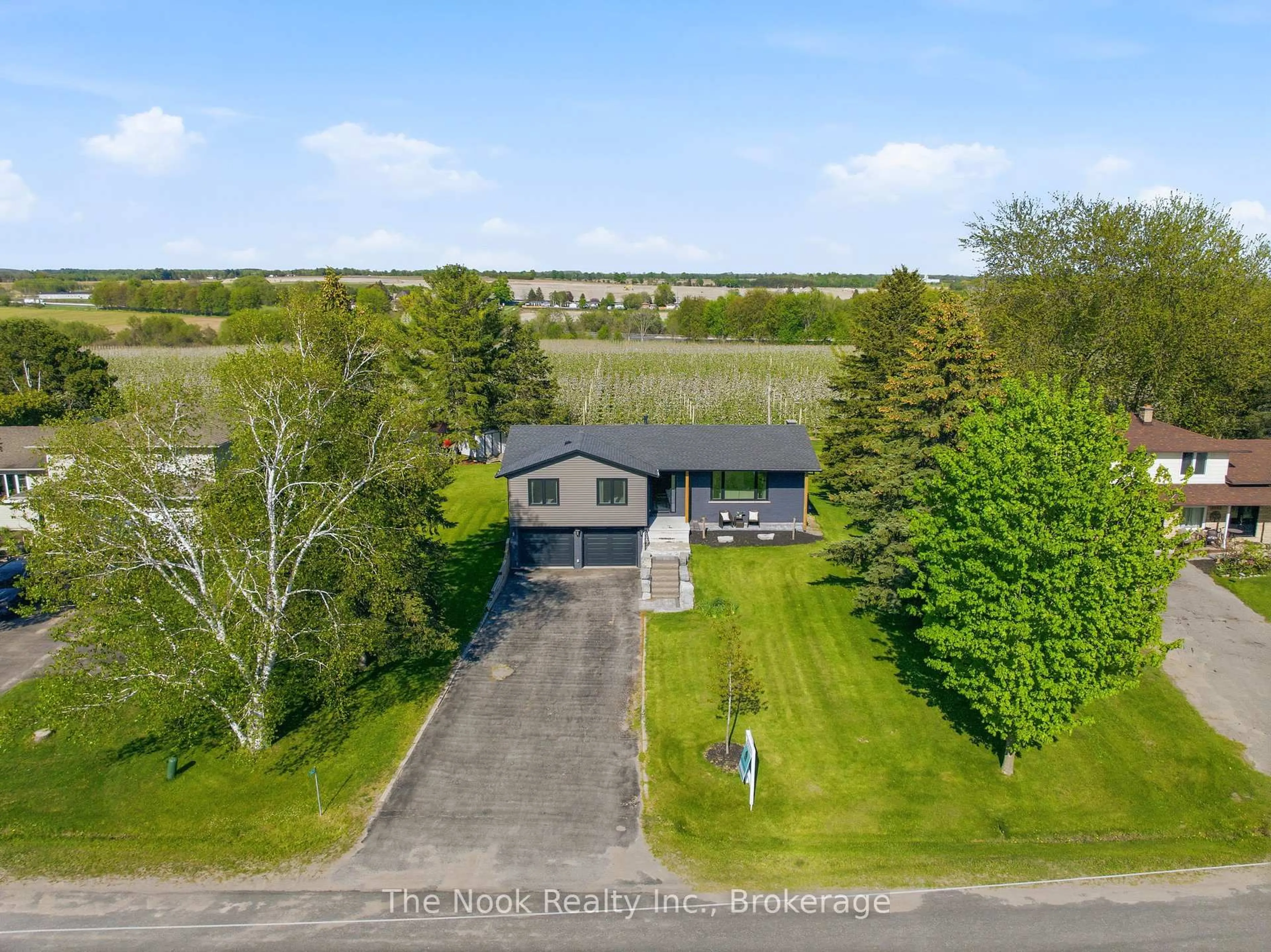 A pic from outside/outdoor area/front of a property/back of a property/a pic from drone, water/lake/river/ocean view for 2625 Bellwood Dr, Clarington Ontario L1B 1L9