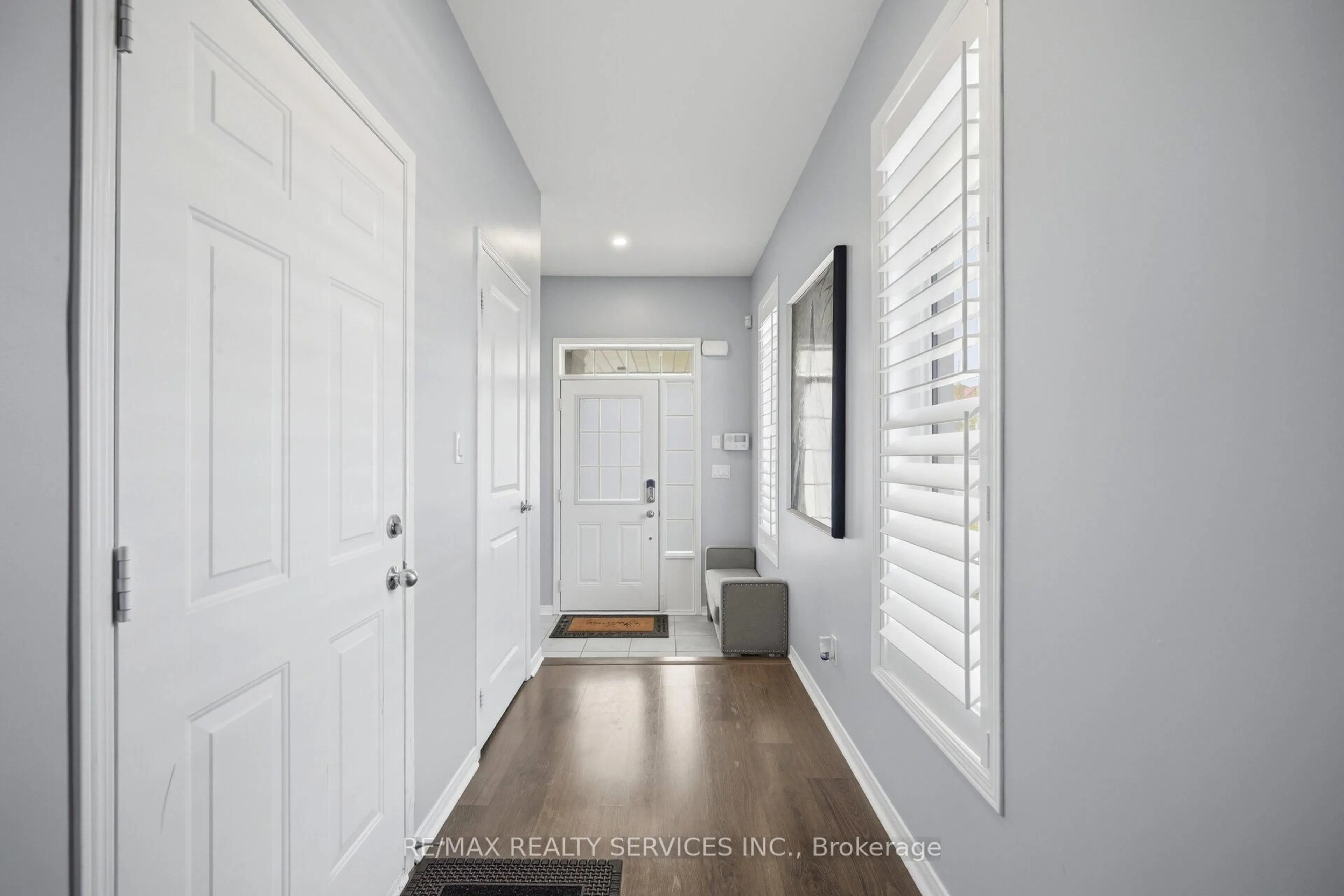 Indoor entryway for 56 Rimrock Cres, Whitby Ontario L1N 0E5