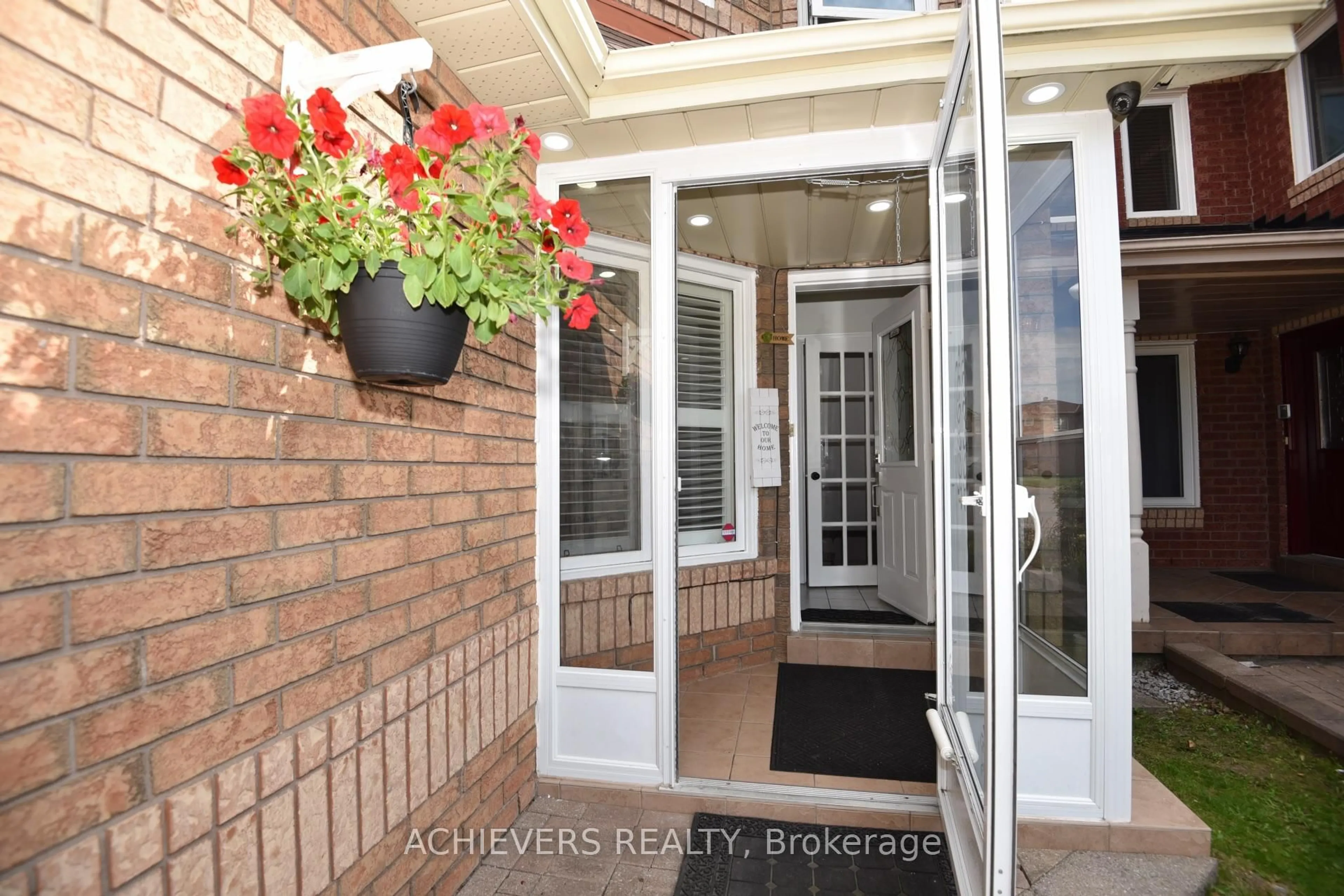 Indoor entryway for 10 Gramercy Sq, Toronto Ontario M1X 1S5