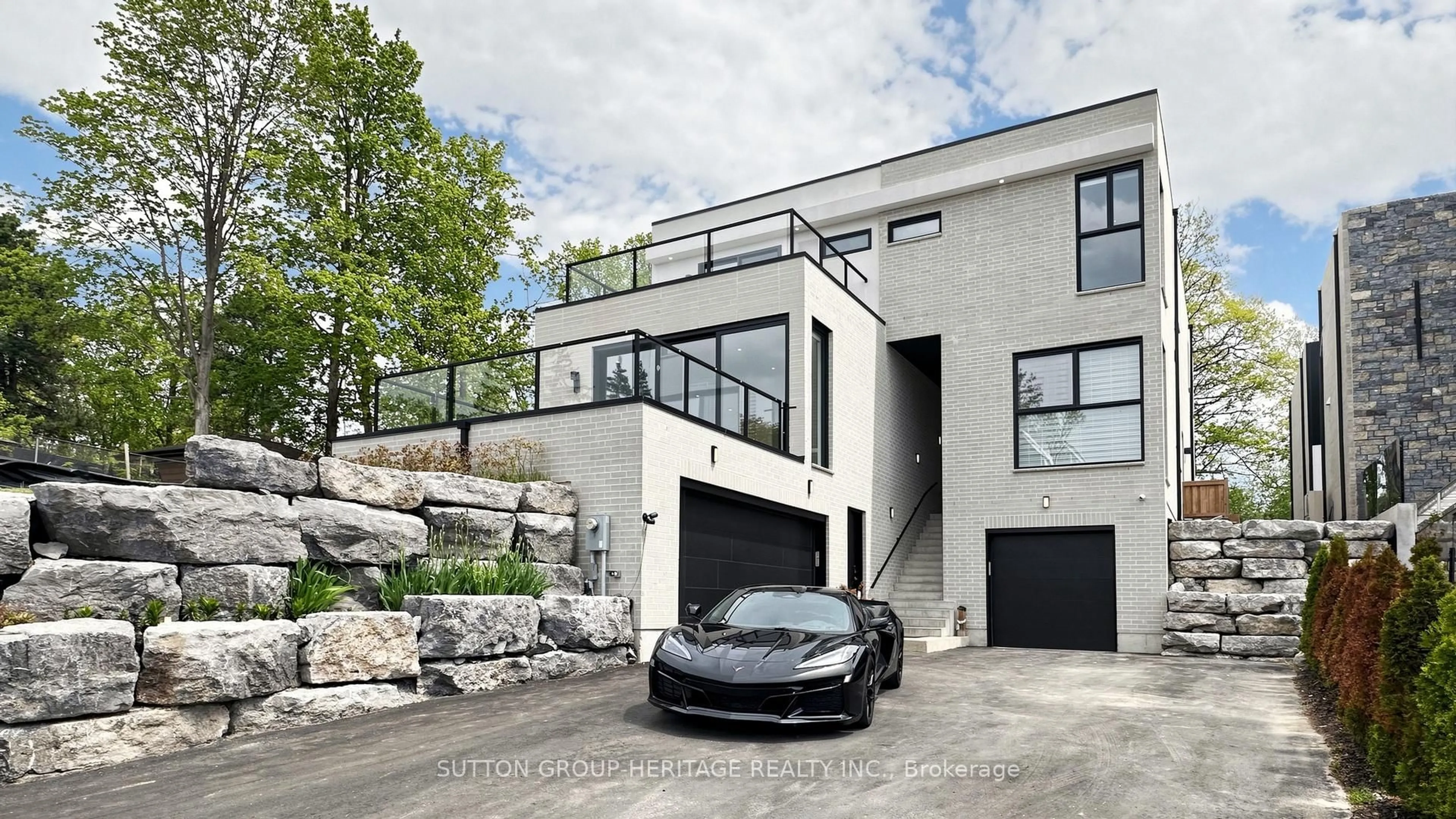 Indoor garage for 1459 Old Forest Rd, Pickering Ontario L1V 1N8