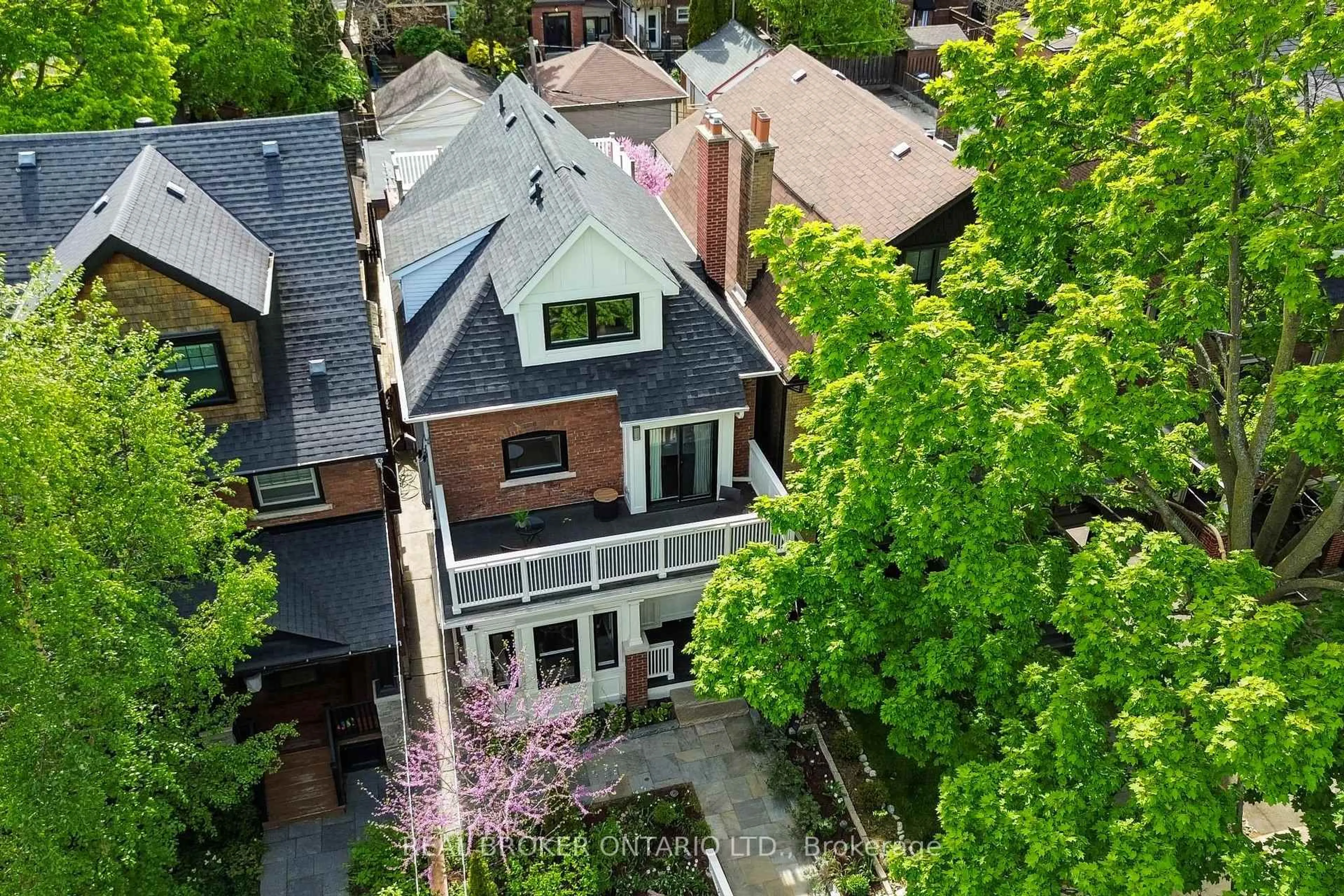 A pic from outside/outdoor area/front of a property/back of a property/a pic from drone, street for 20 Brookmount Rd, Toronto Ontario M4L 3N1