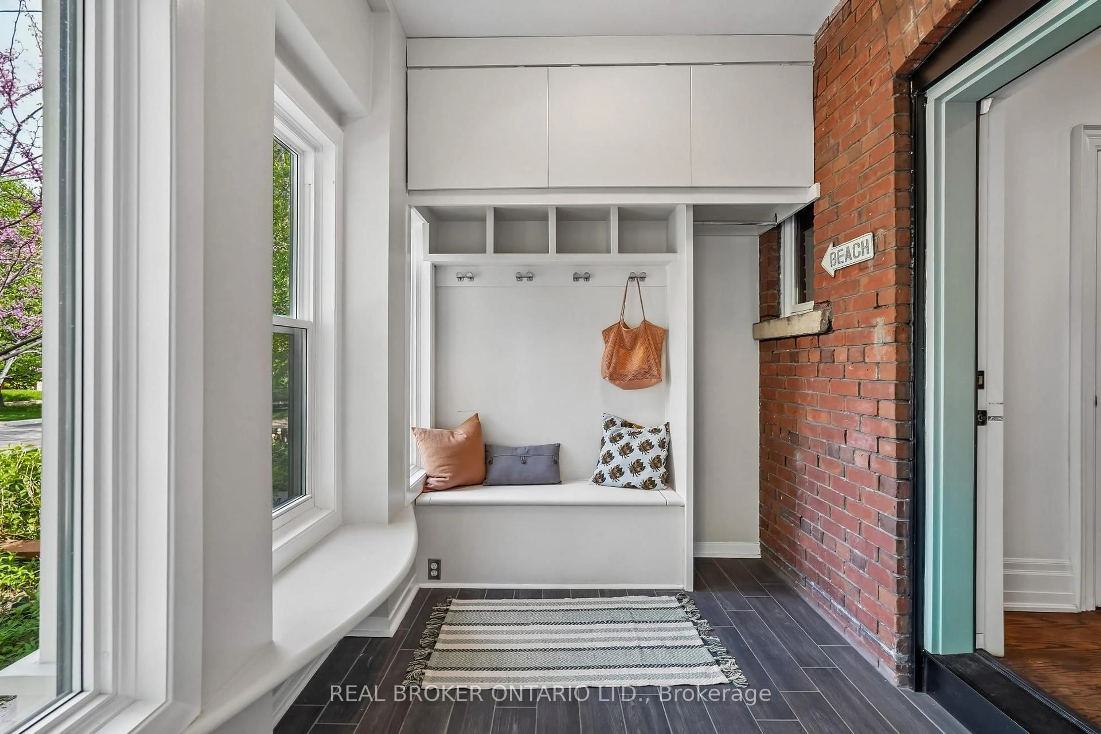 Indoor entryway for 20 Brookmount Rd, Toronto Ontario M4L 3N1